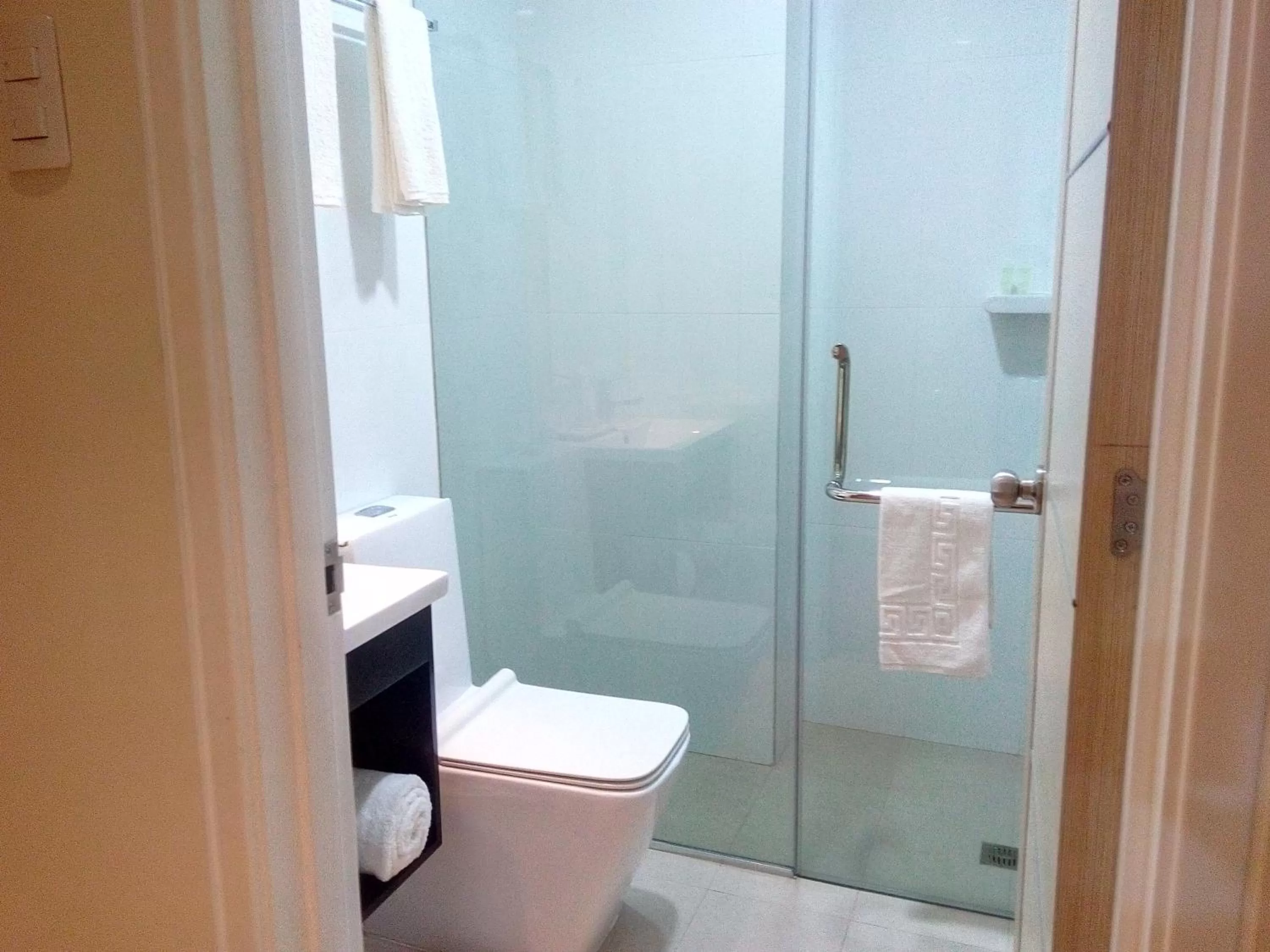 Bathroom in Hamersons Hotel Cebu