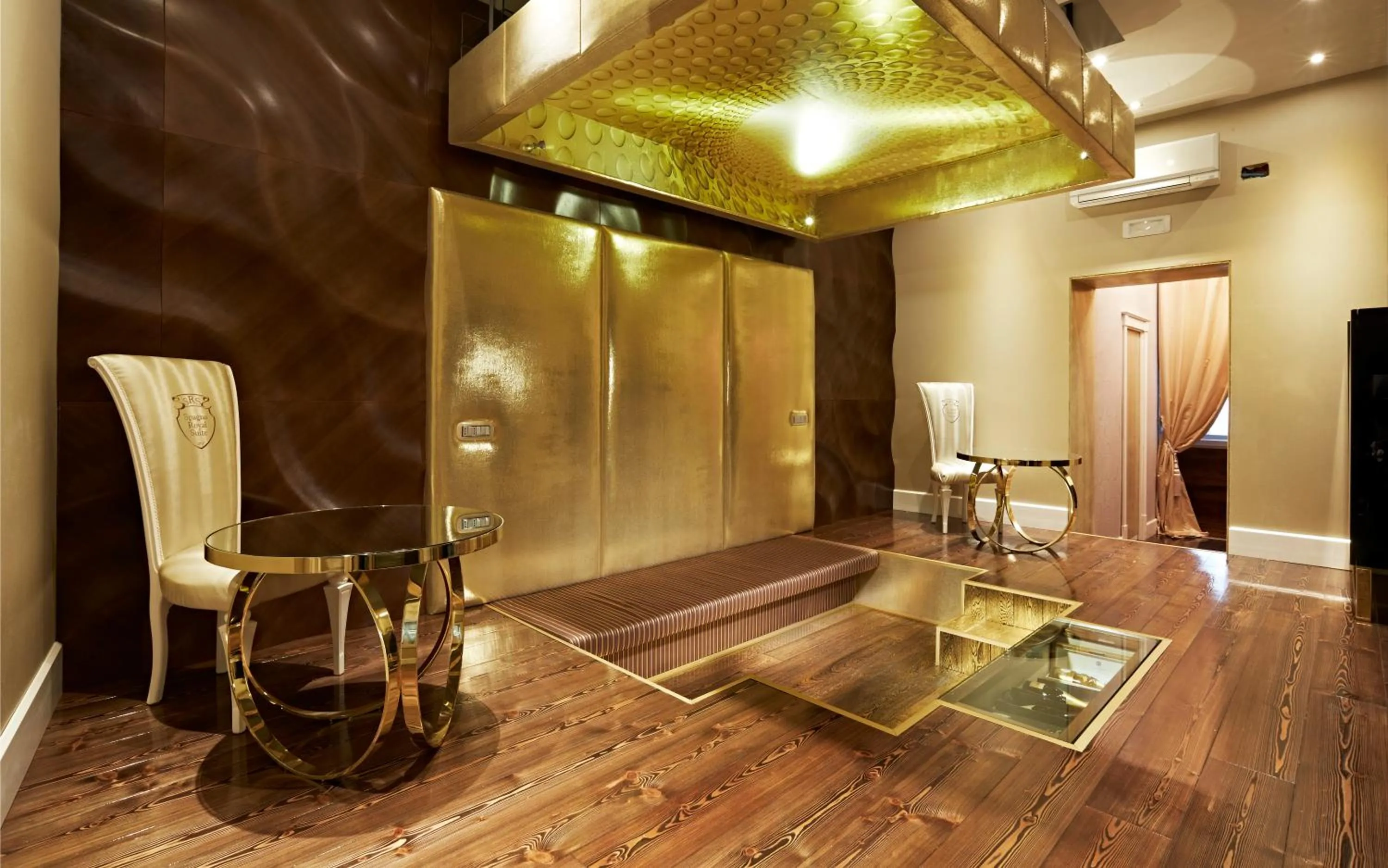 Decorative detail in Spagna Royal Suite