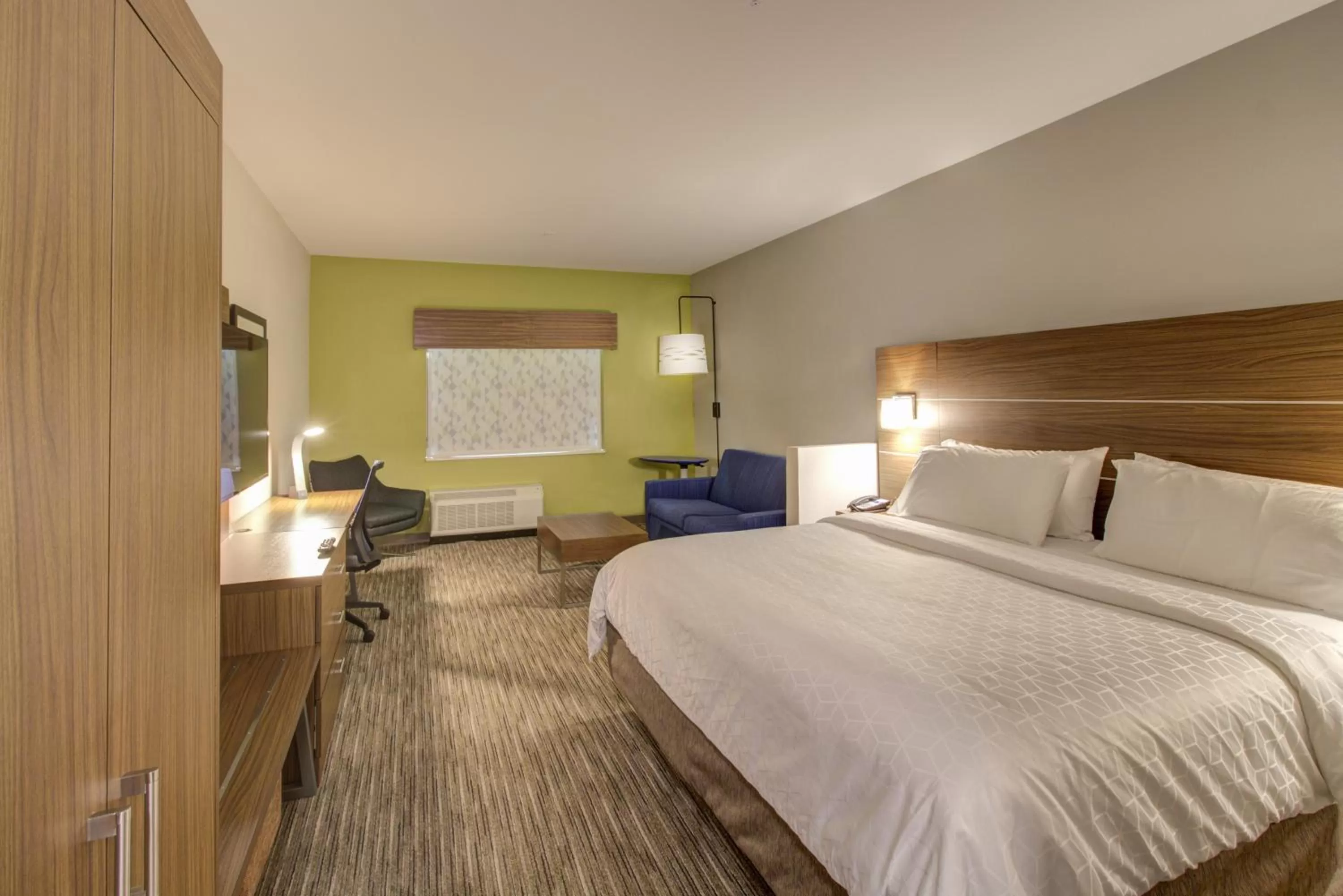 Photo of the whole room, Bed in Holiday Inn Express - Fort Walton Beach Central by IHG