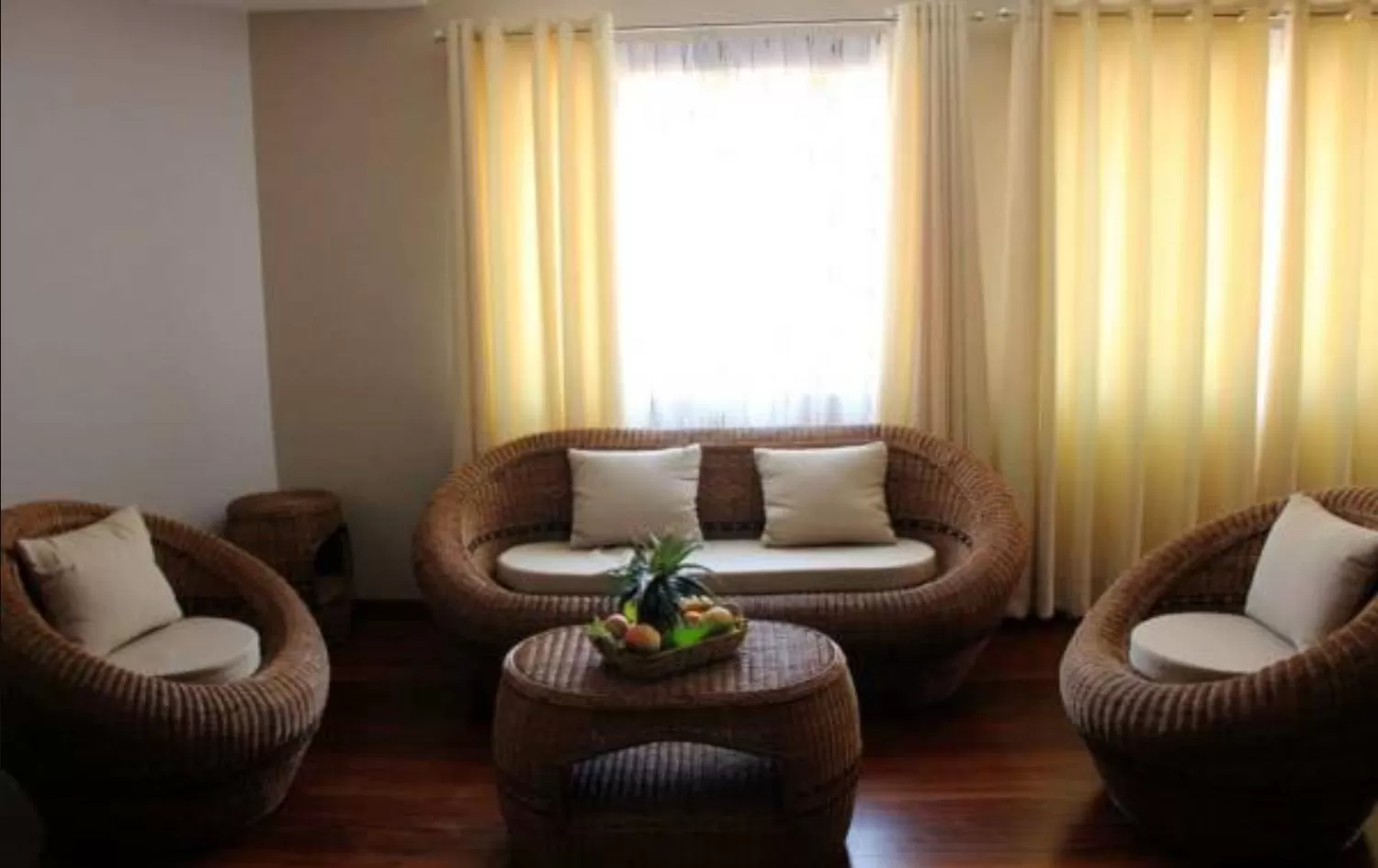 Seating area in Corto del Mar Hotel