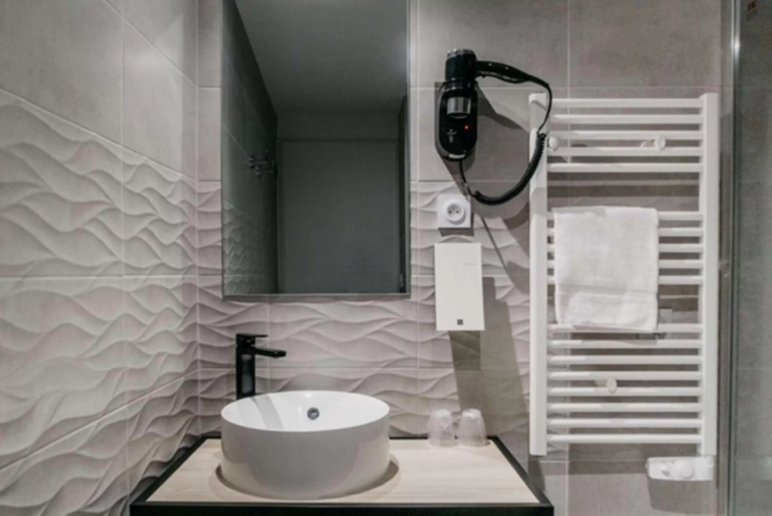 Photo of the whole room in Best Western Hôtel des Thermes - Balaruc les Bains Sète