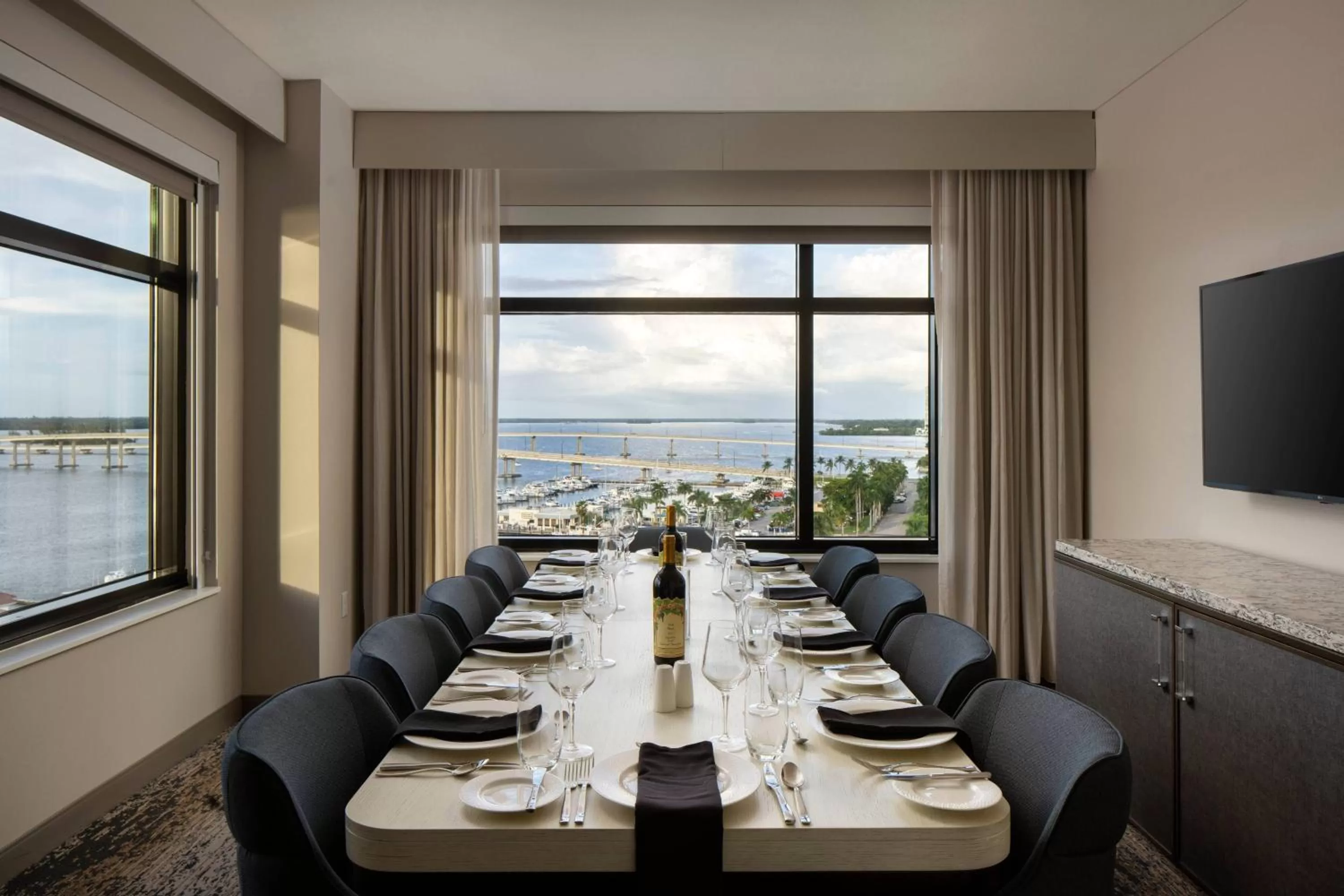 Photo of the whole room in Luminary Hotel & Co., Autograph Collection