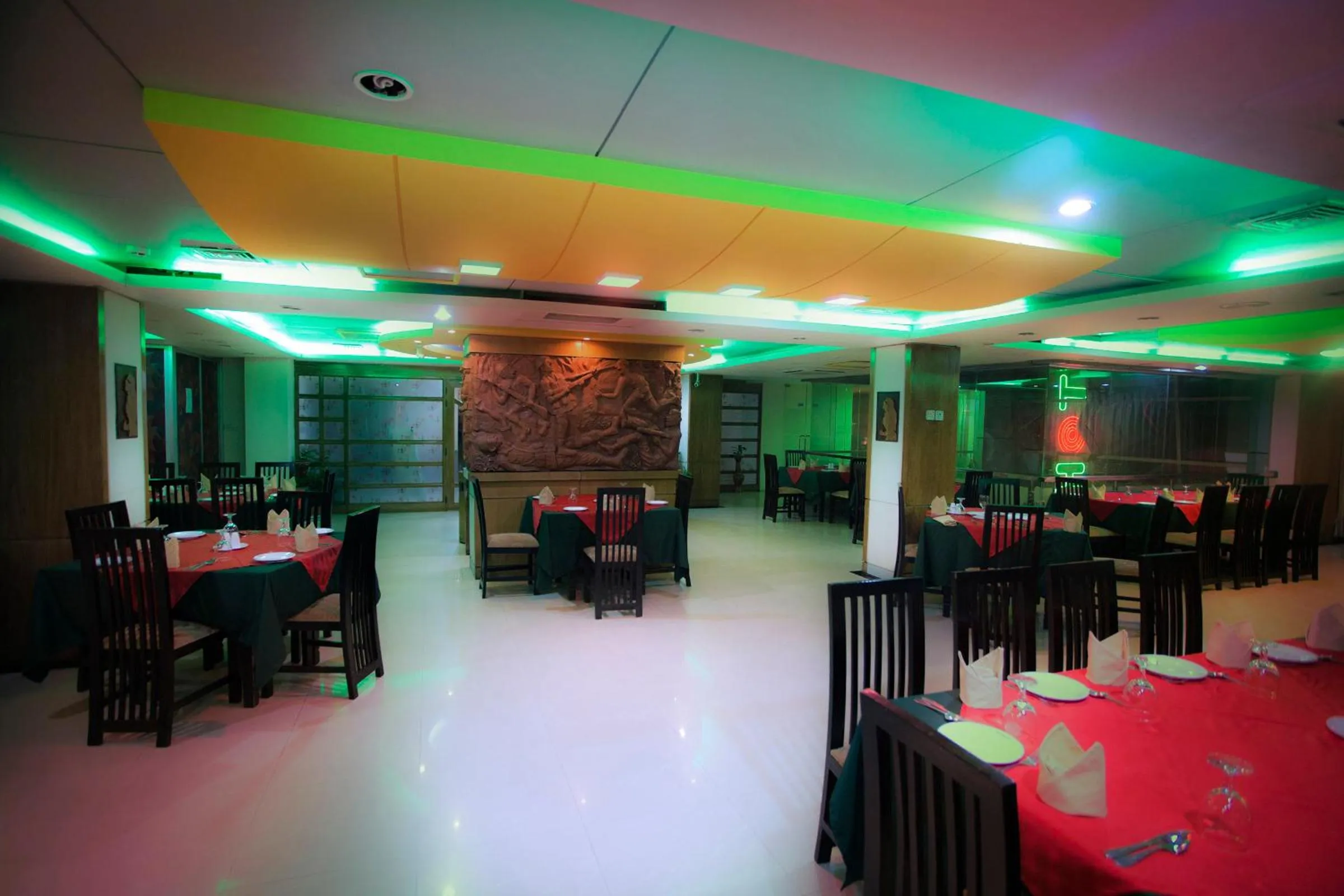 Restaurant/places to eat in Hotel 71