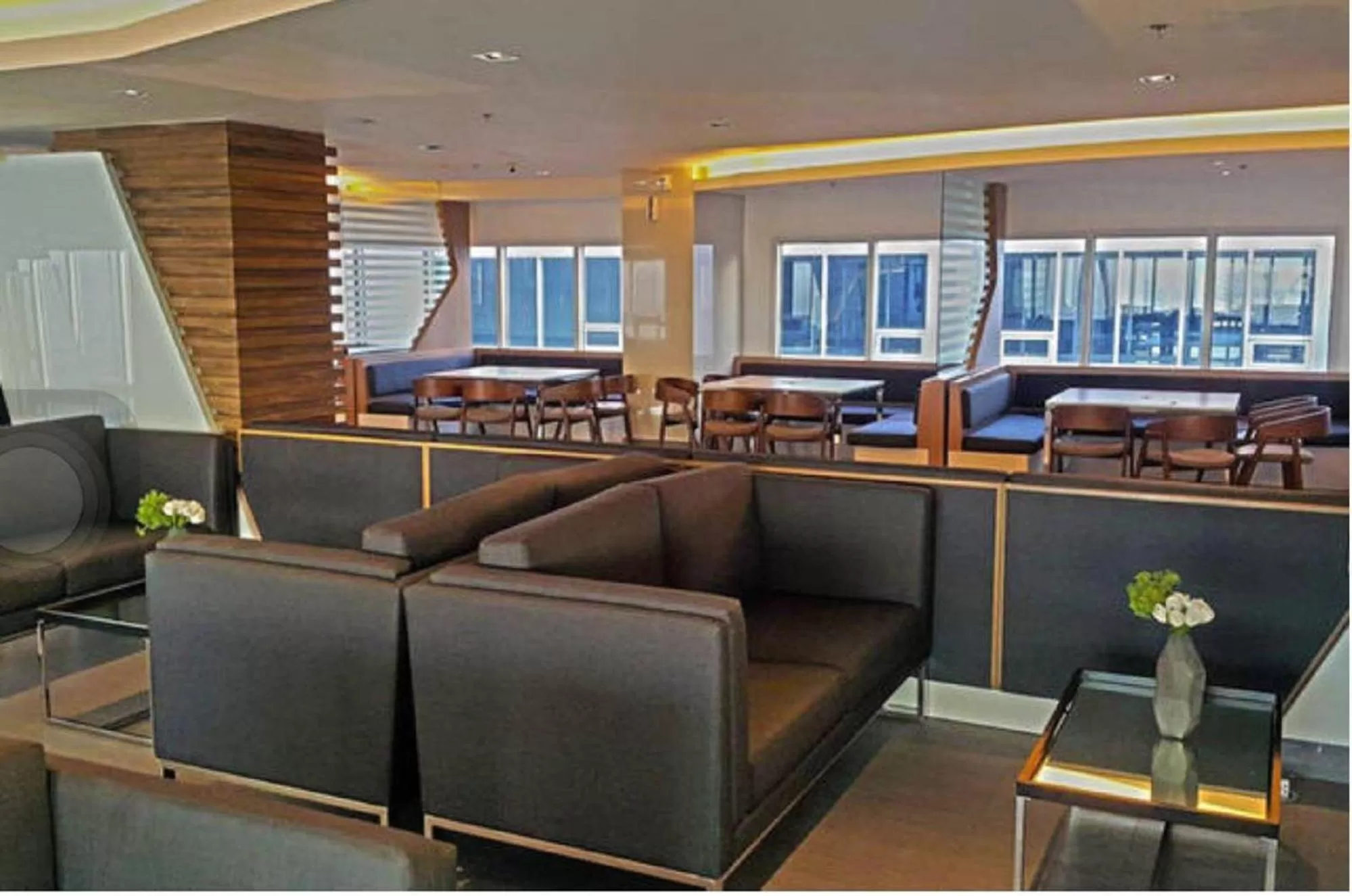 Lounge or bar in Green Residences Stays by PBYY