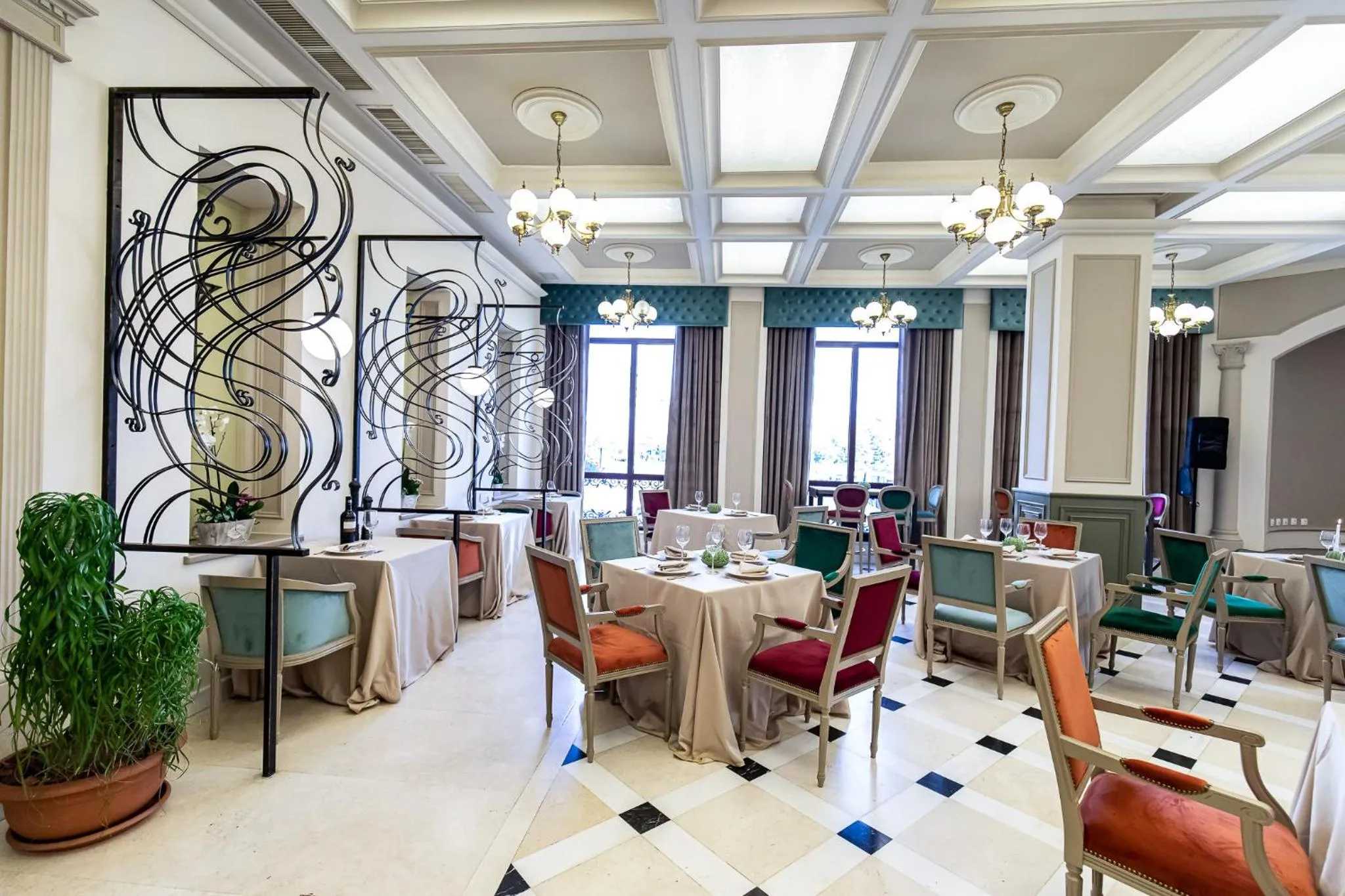 Restaurant/places to eat in Grand Hotel Traian