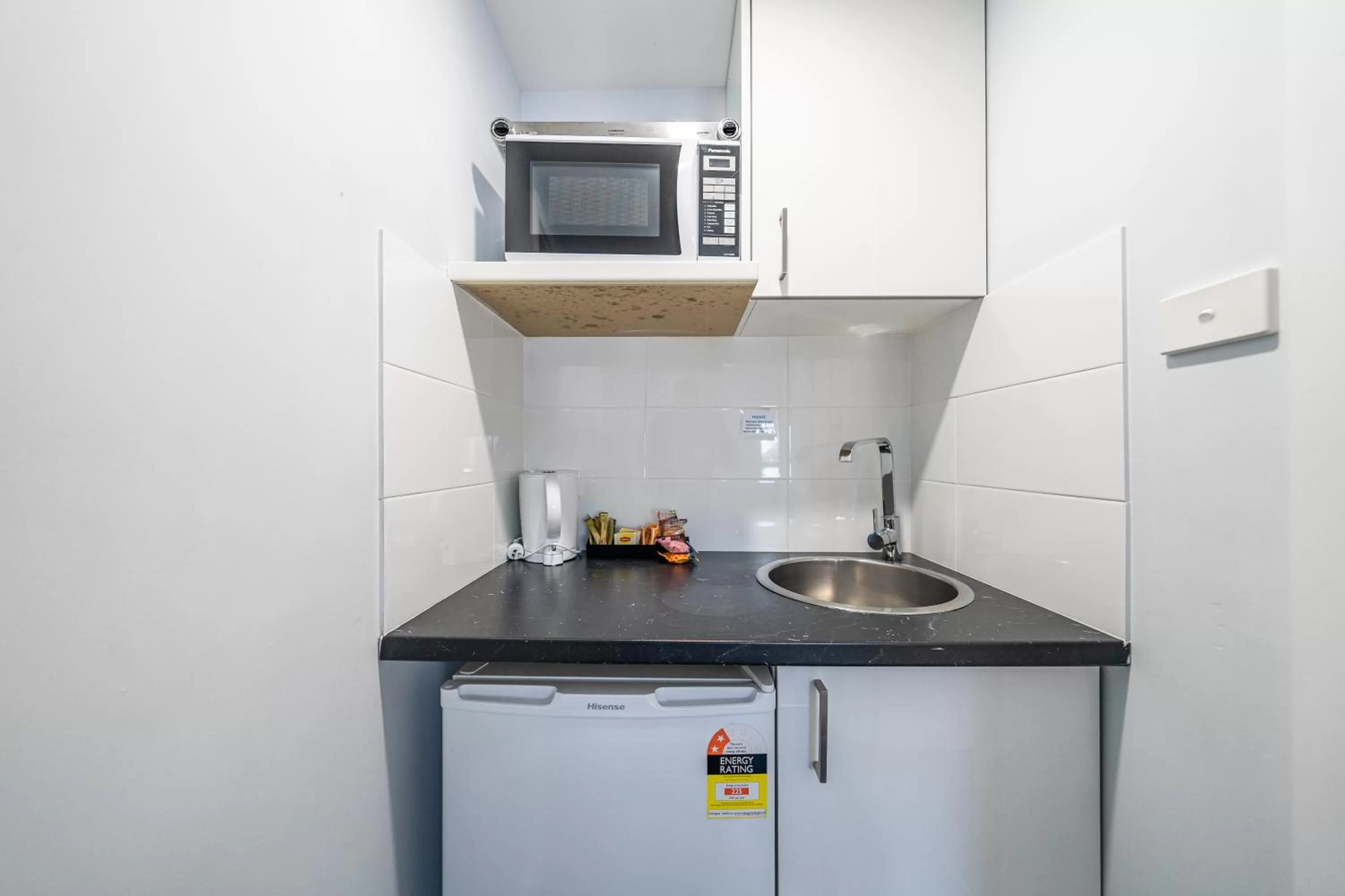 Kitchen or kitchenette in Bega Motel