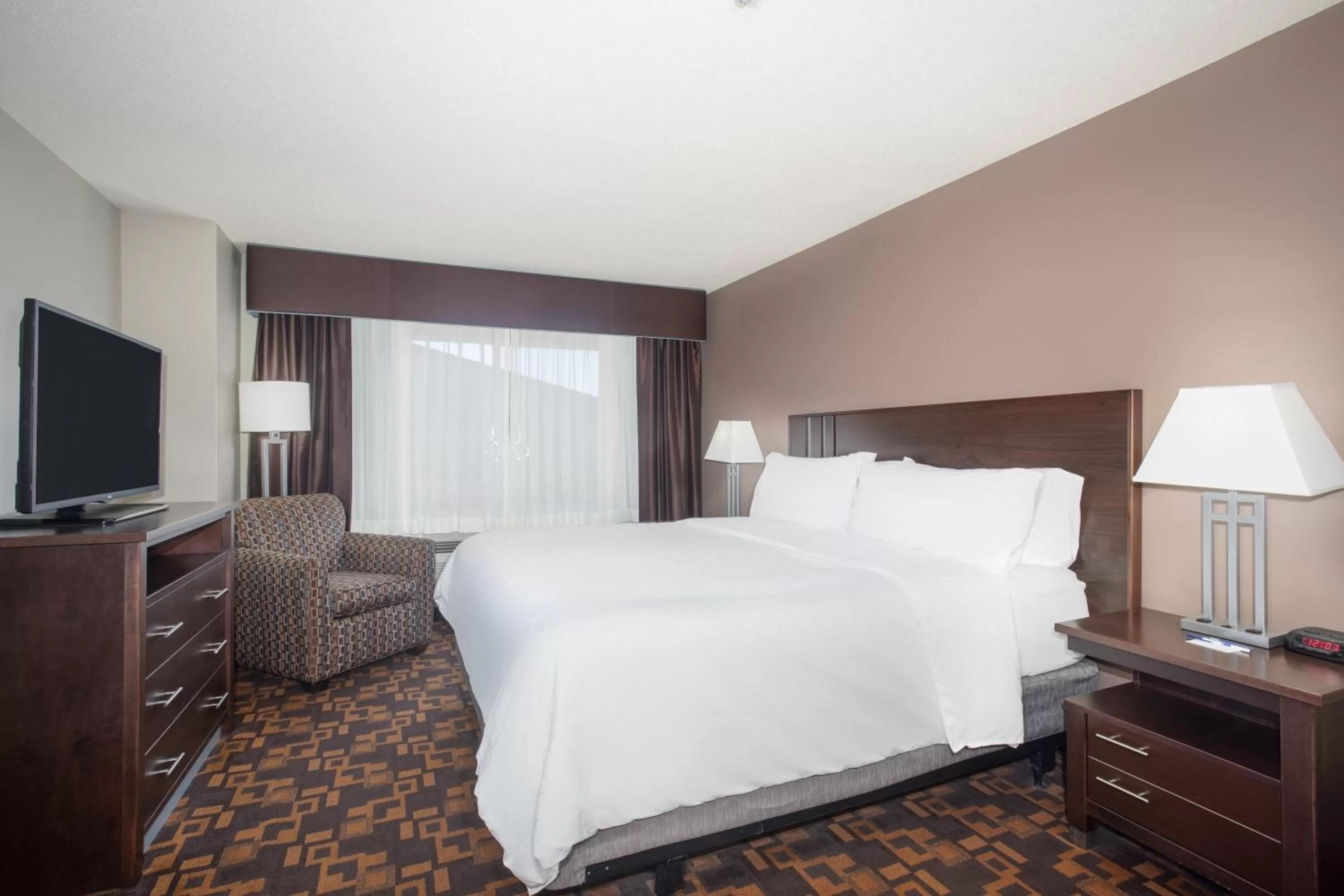 Photo of the whole room, Bed in Holiday Inn Express & Suites Yankton by IHG