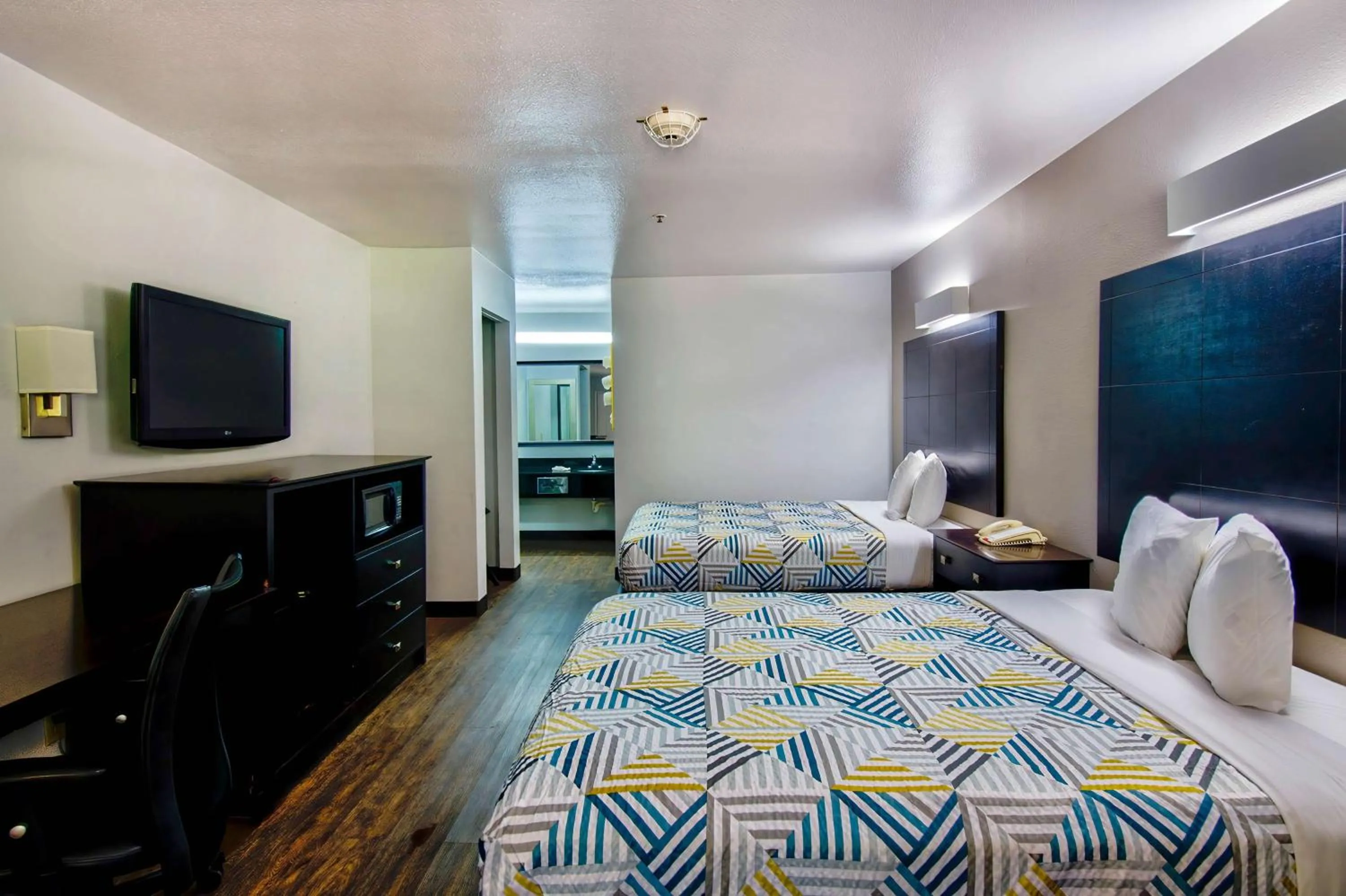 Bedroom, Bed in Motel 6-Arlington, TX