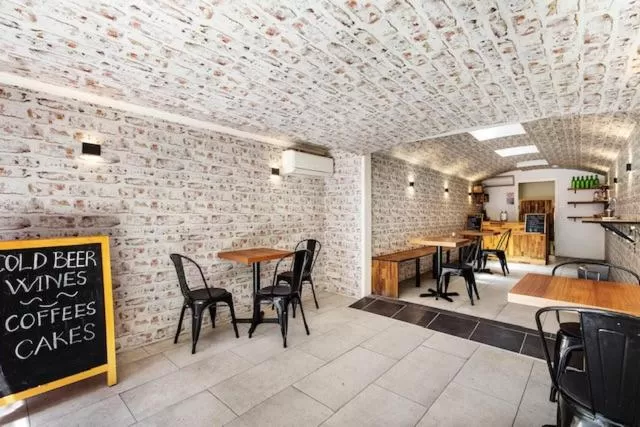 Restaurant/places to eat in Hotel St Leonards