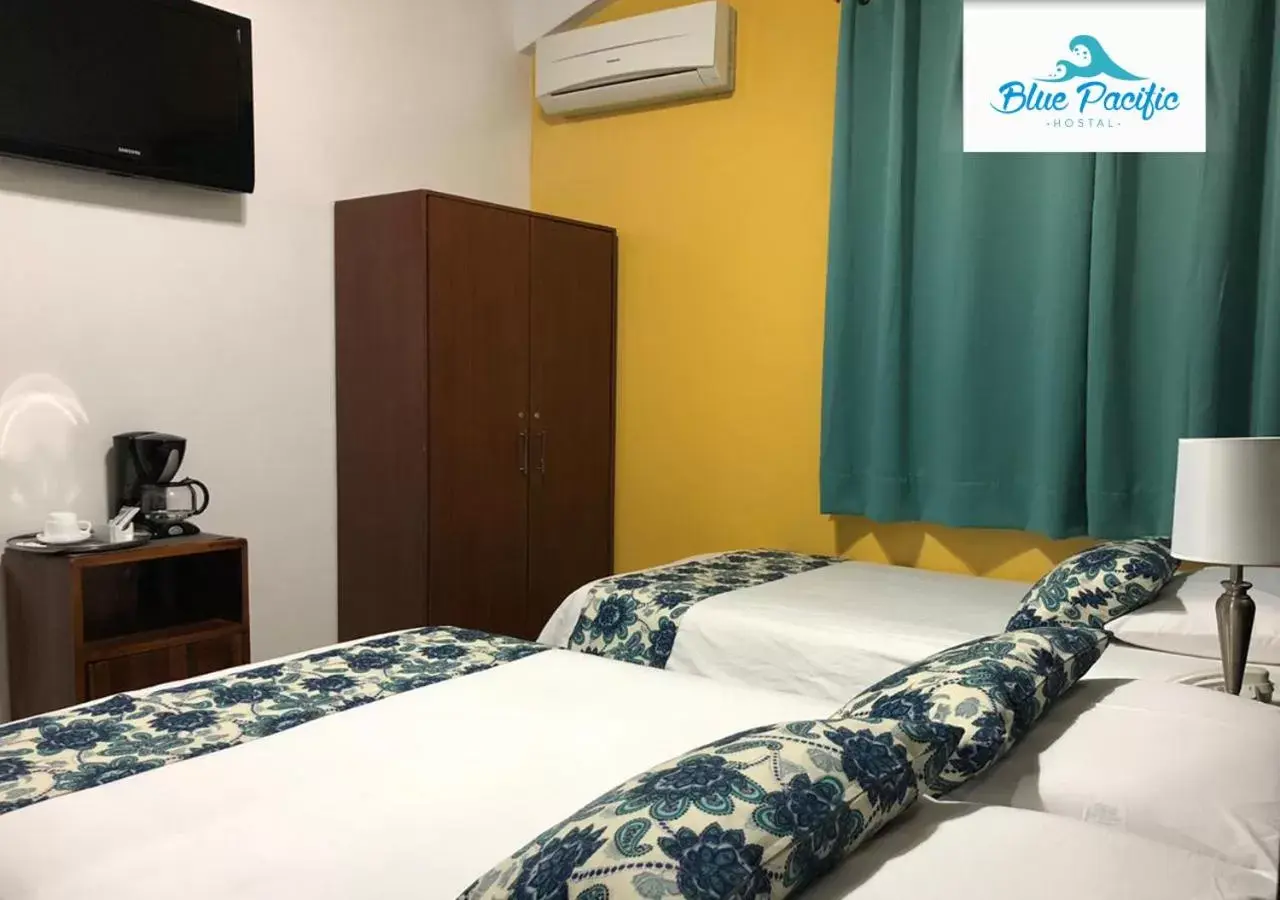 Double or Twin Room in Hostal Blue Pacific Double or Twin Room in Hostal Blue Pacific
