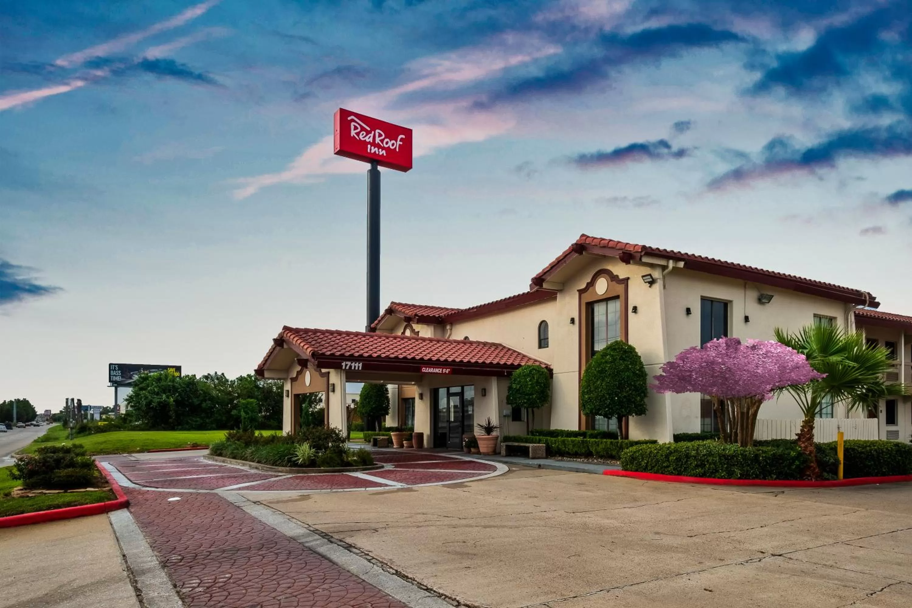 Property building in Red Roof Inn Houston North - FM1960 & I-45