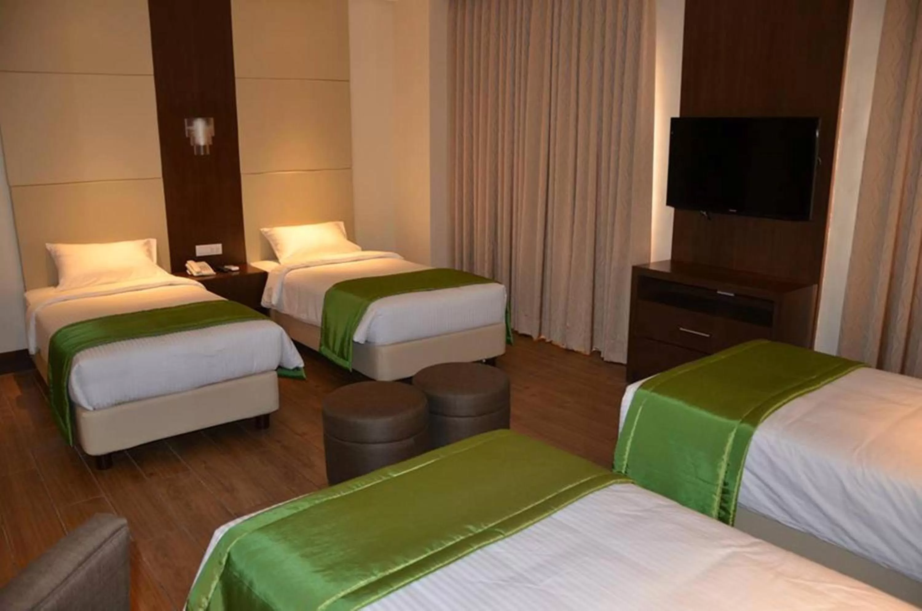 Bedroom, Bed in Hotel Monticello Tagaytay