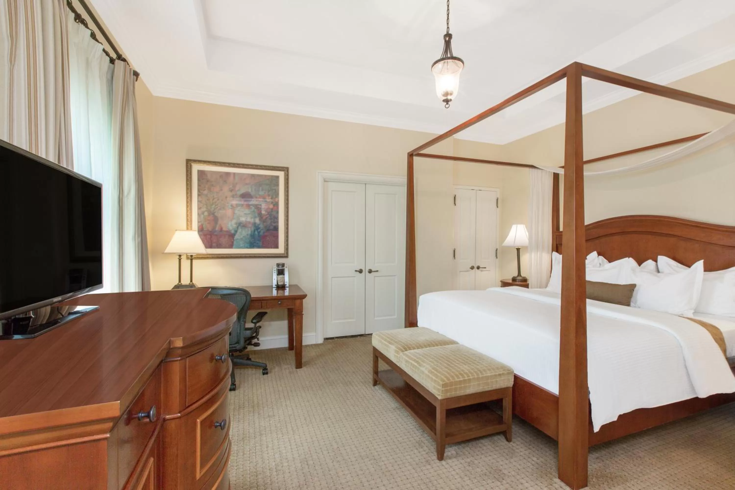 Bedroom, Bed in The George Washington - A Wyndham Grand Hotel
