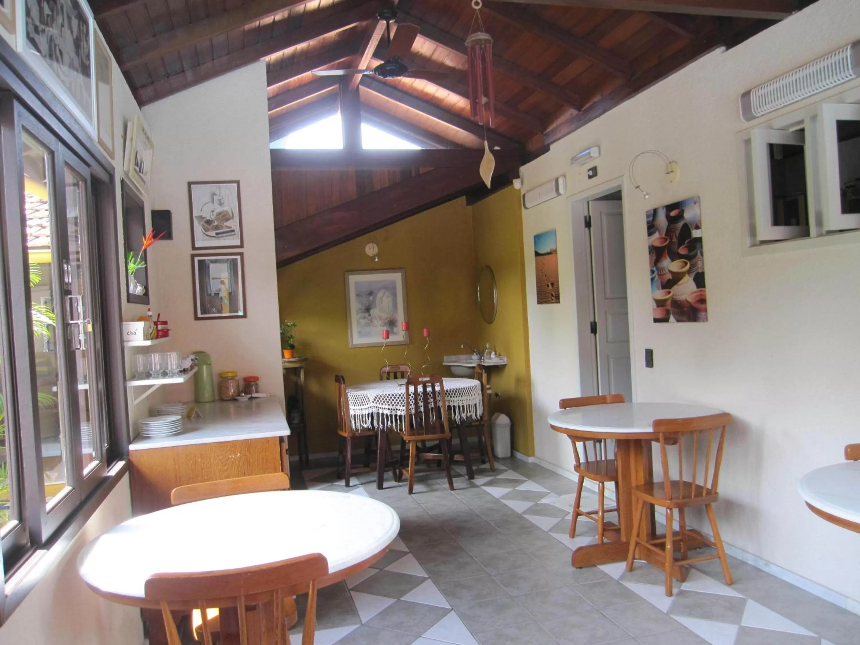 Restaurant/places to eat in Pousada Vento Sul