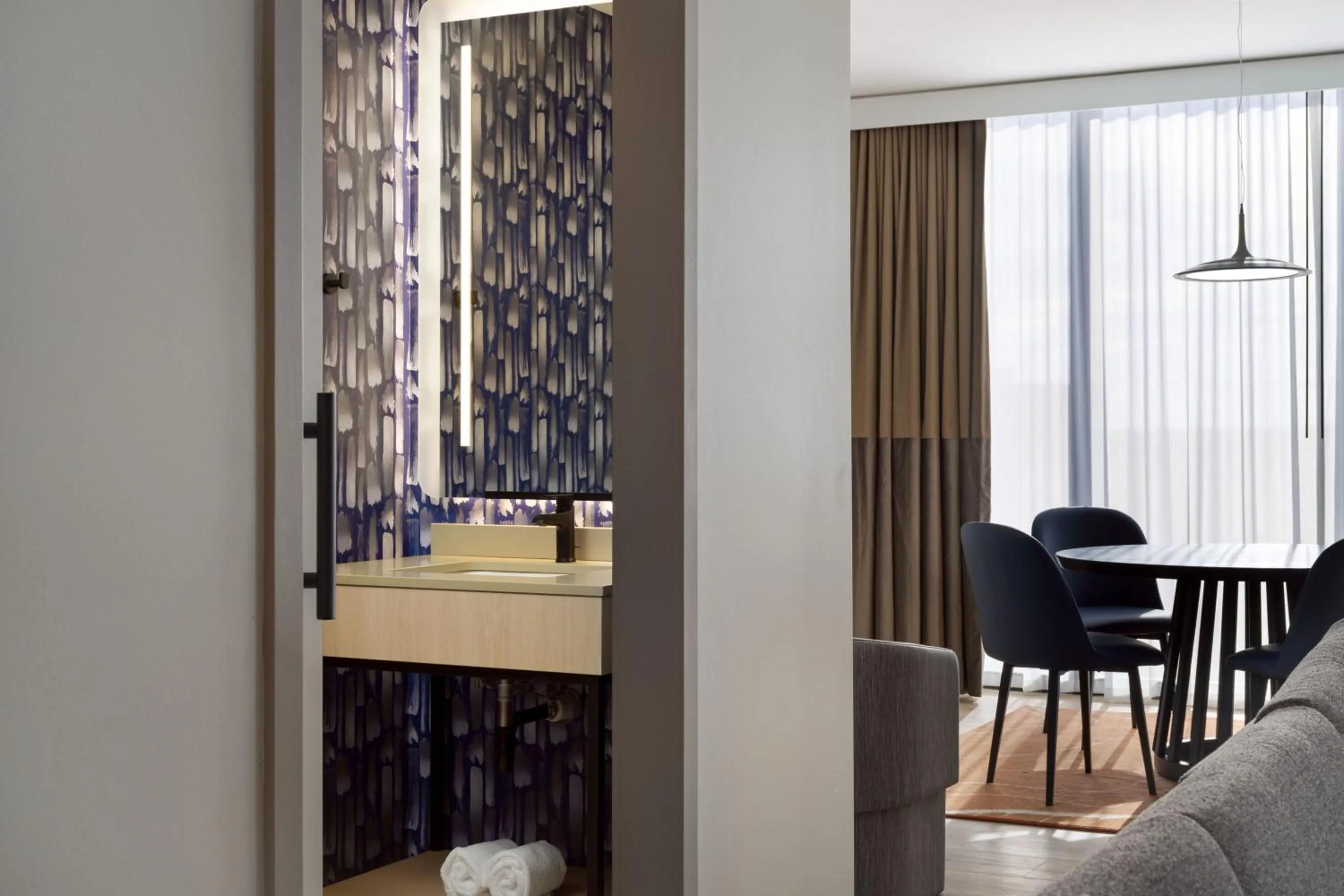 Photo of the whole room in Cascade Hotel, Kansas City, a Tribute Portfolio Hotel