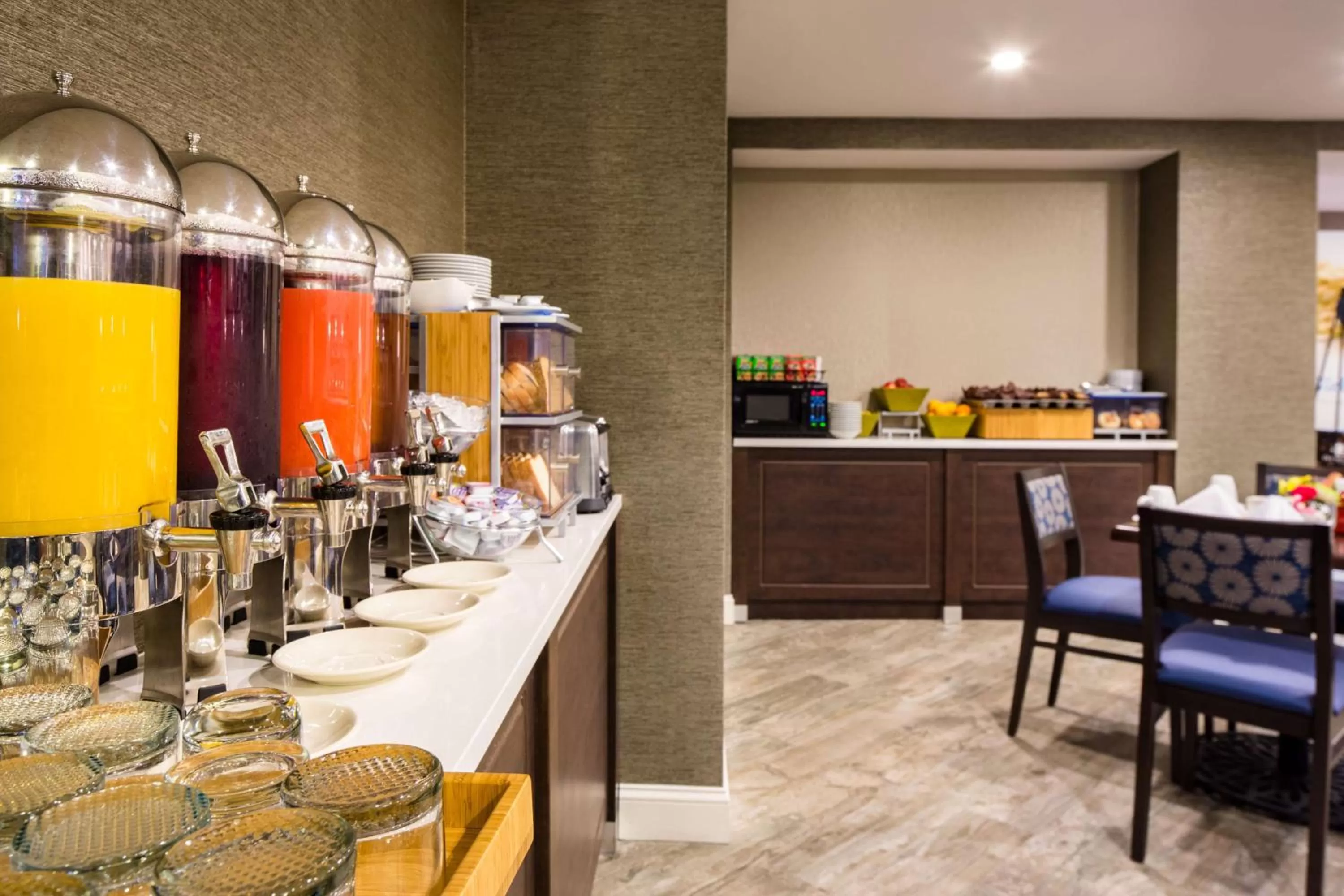 Restaurant/places to eat in Doubletree by Hilton Laurel, MD