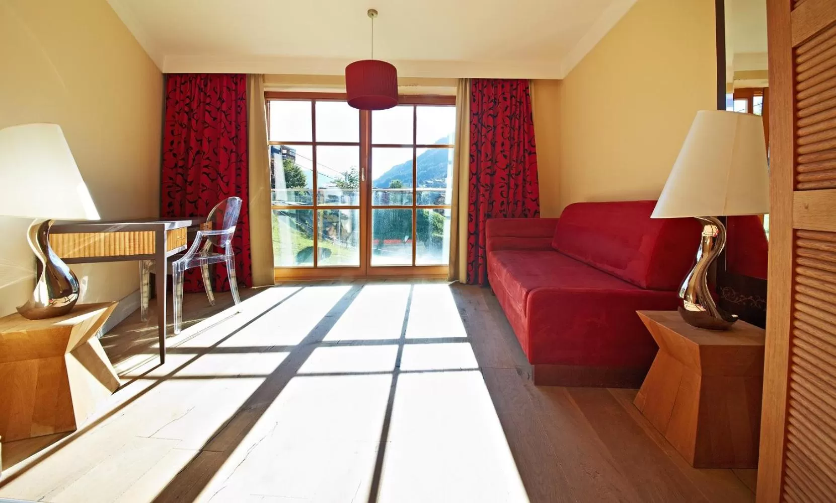 Seating area, Bed in Hotel Alpine Palace