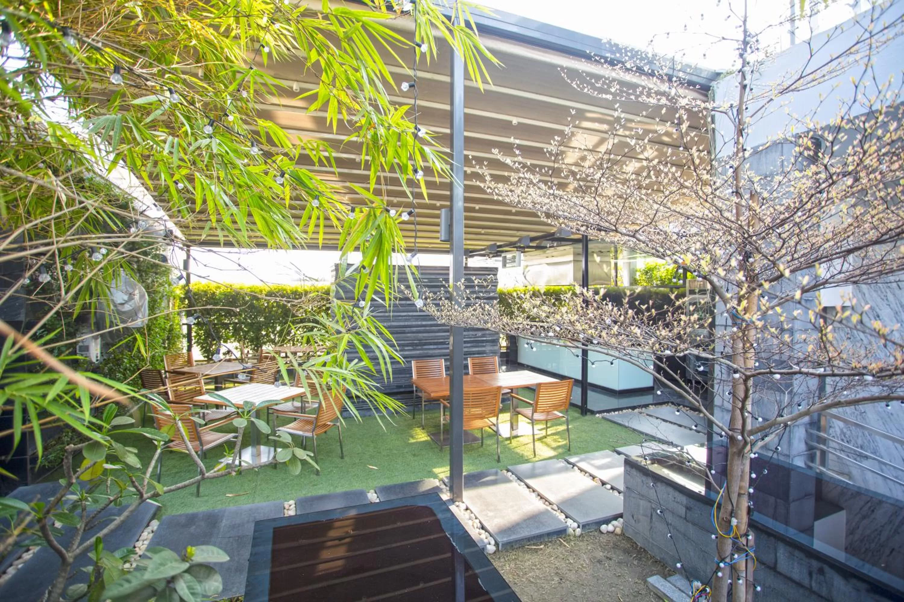 Restaurant/places to eat in Crowne Plaza Dhaka Gulshan by IHG