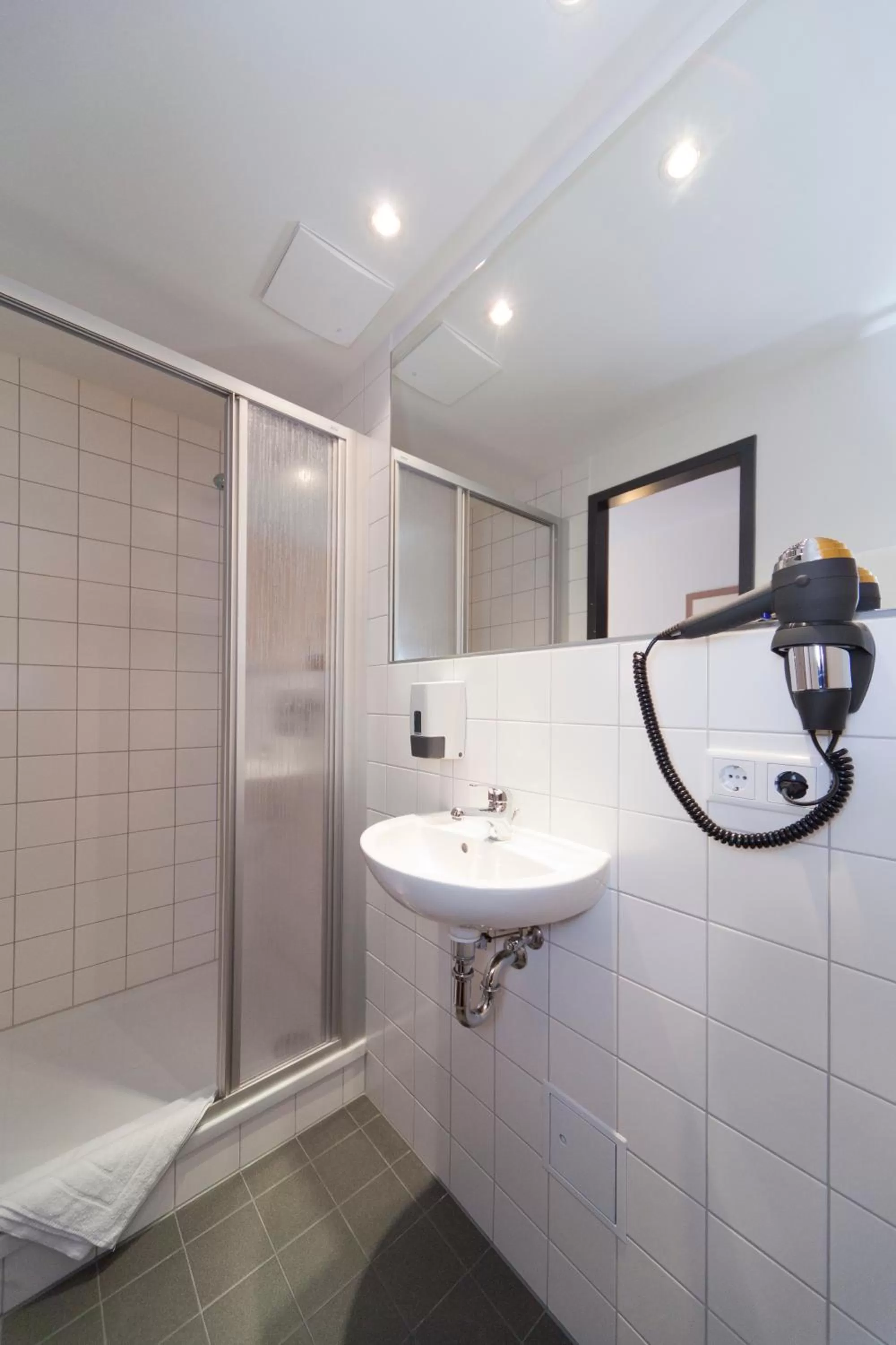Double room Twin Bed in McDreams Hotel Wuppertal City