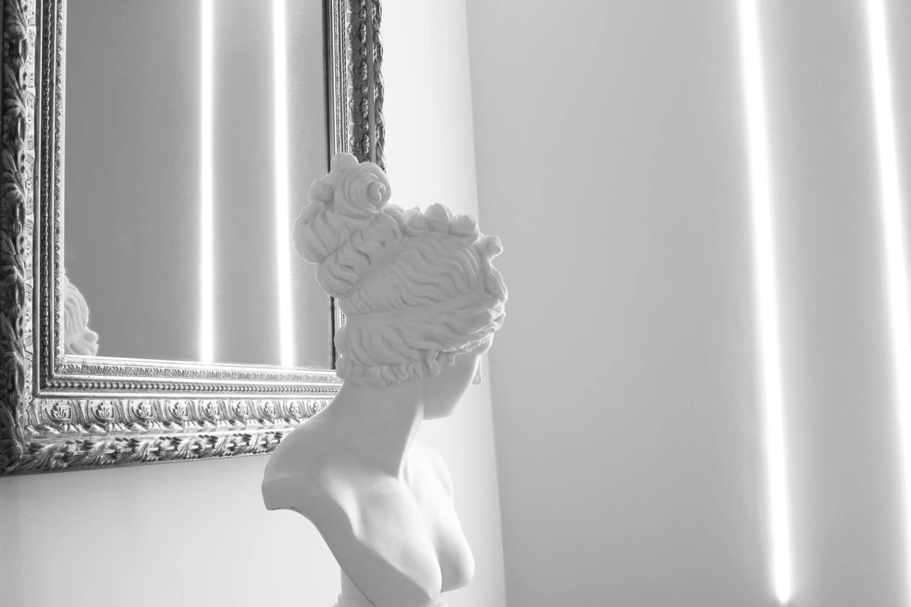 Decorative detail in Hub Navona