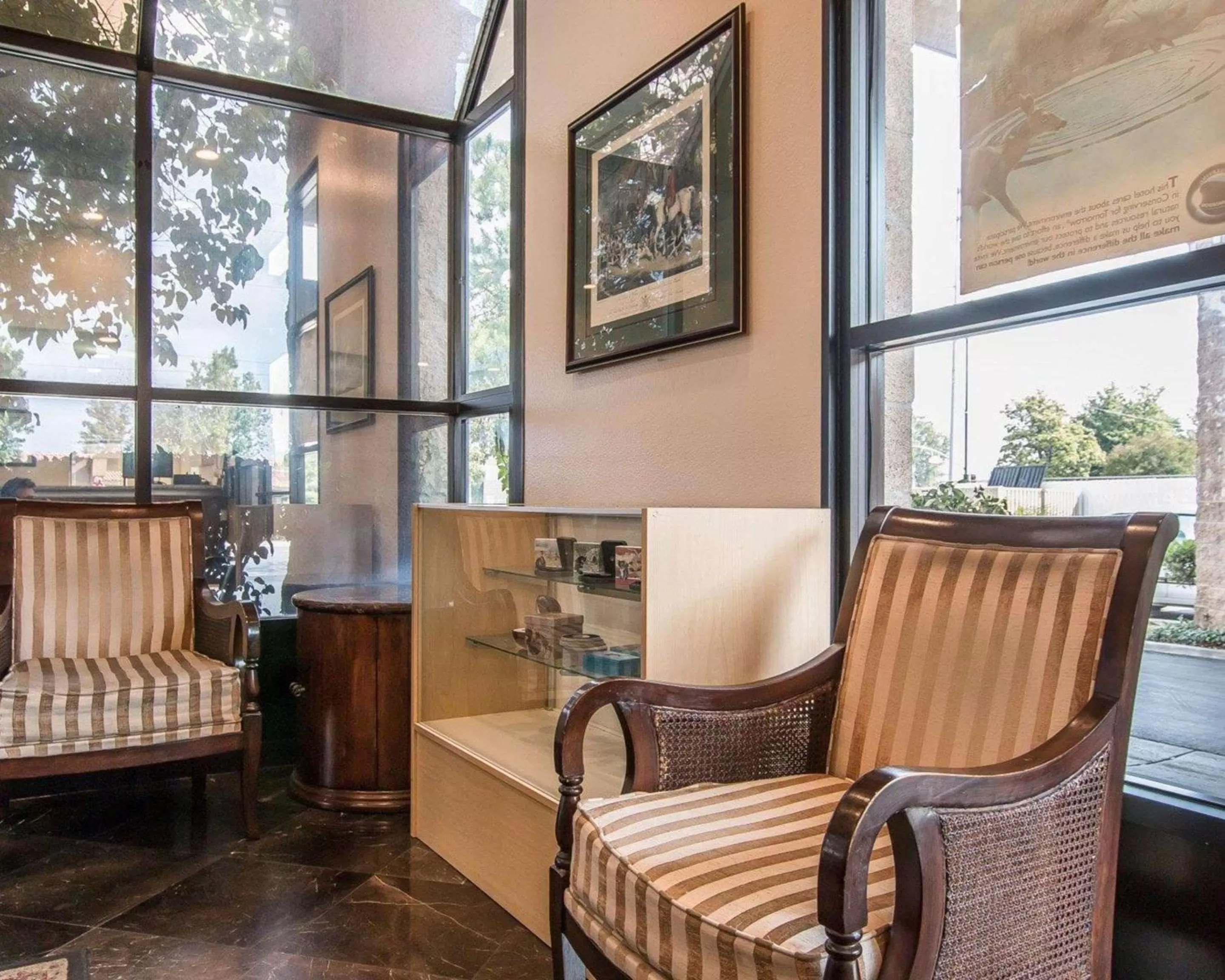 Lobby or reception in Palm Inn Hotel near Tyler Mall Riverside