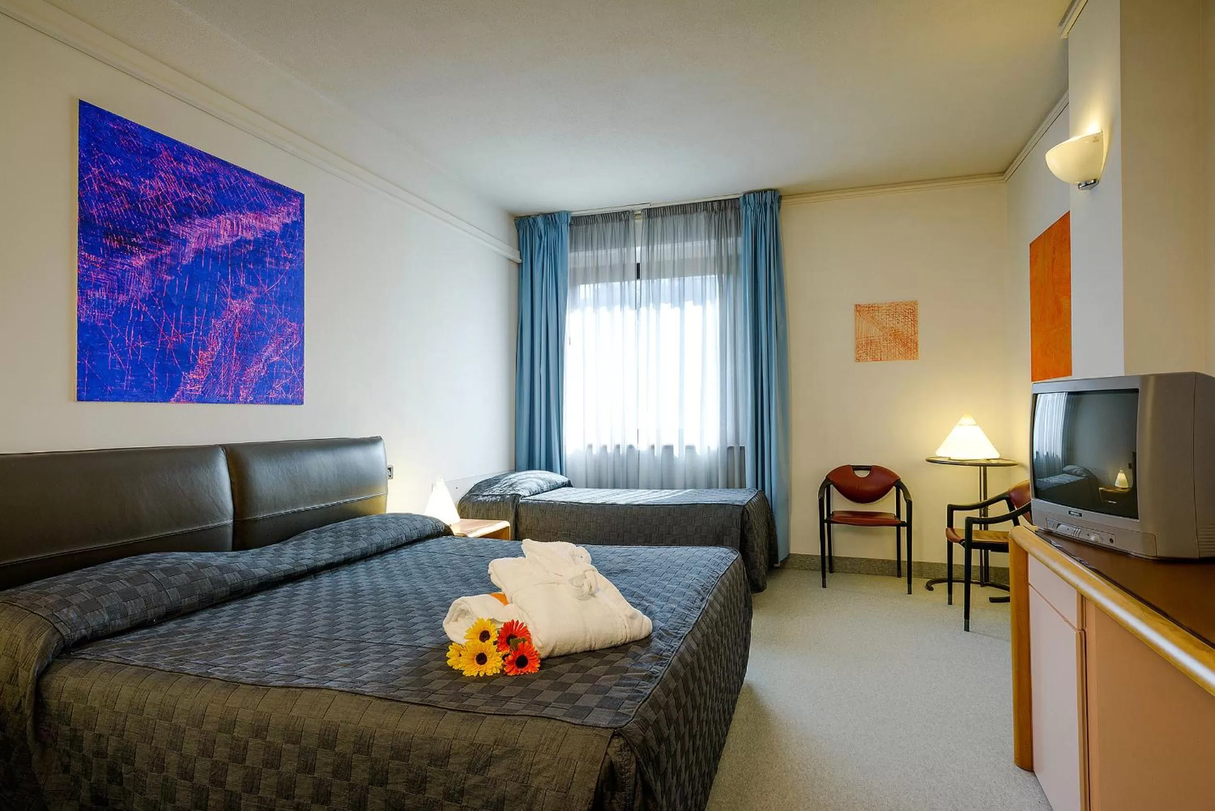 Photo of the whole room, Bed in Albornoz Palace Hotel