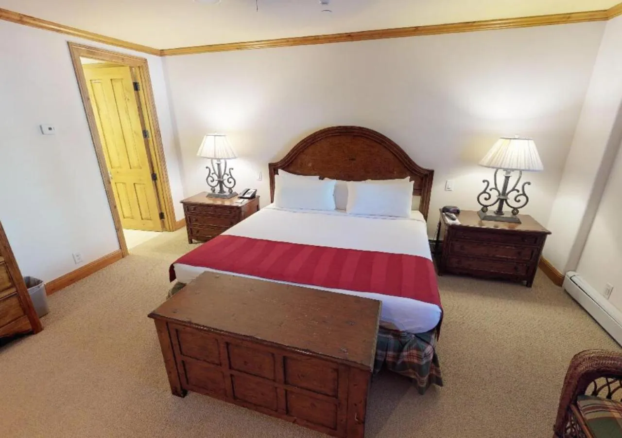 Bed in Manor Vail Lodge