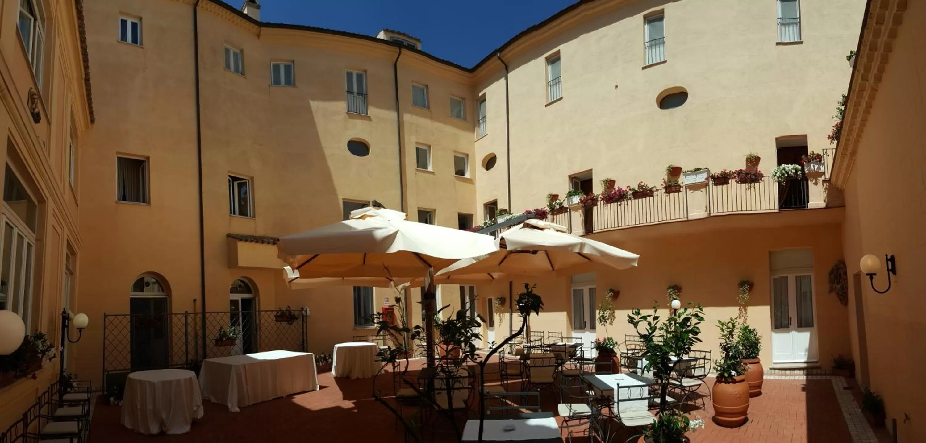 Patio in Hotel Relais Filonardi