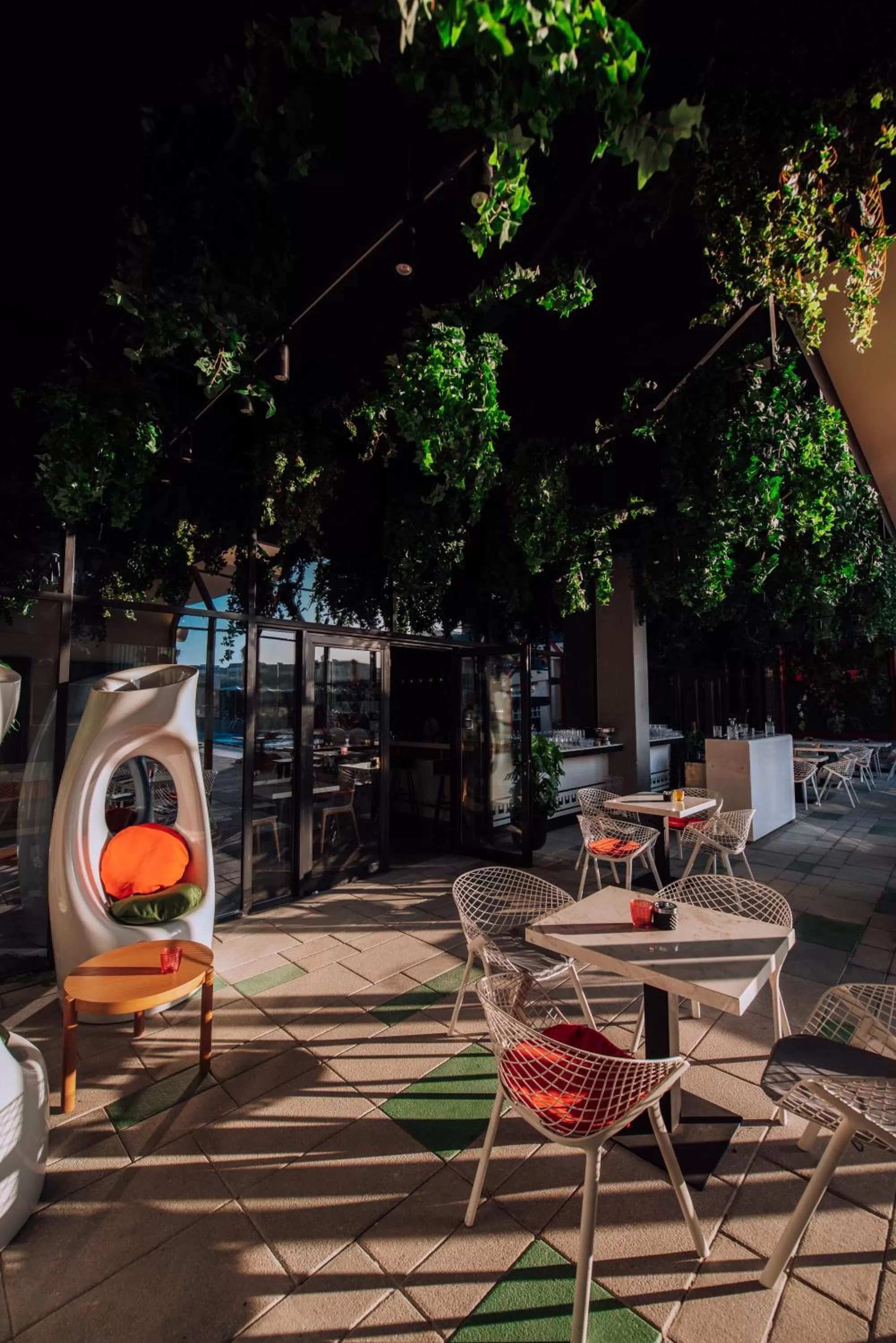 Restaurant/places to eat in Studio One Hotel