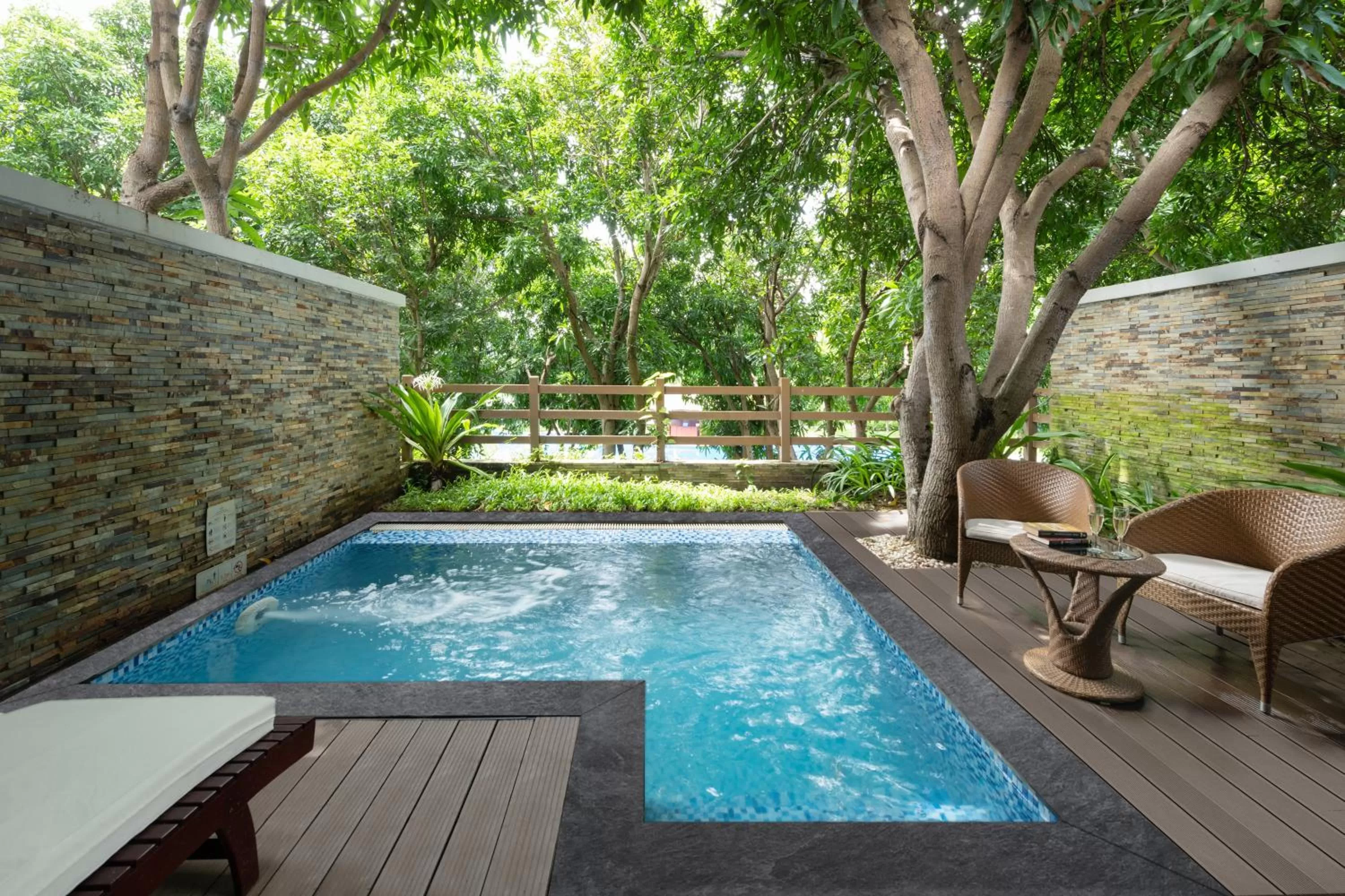Swimming pool in Vinpearl Luxury Nha Trang