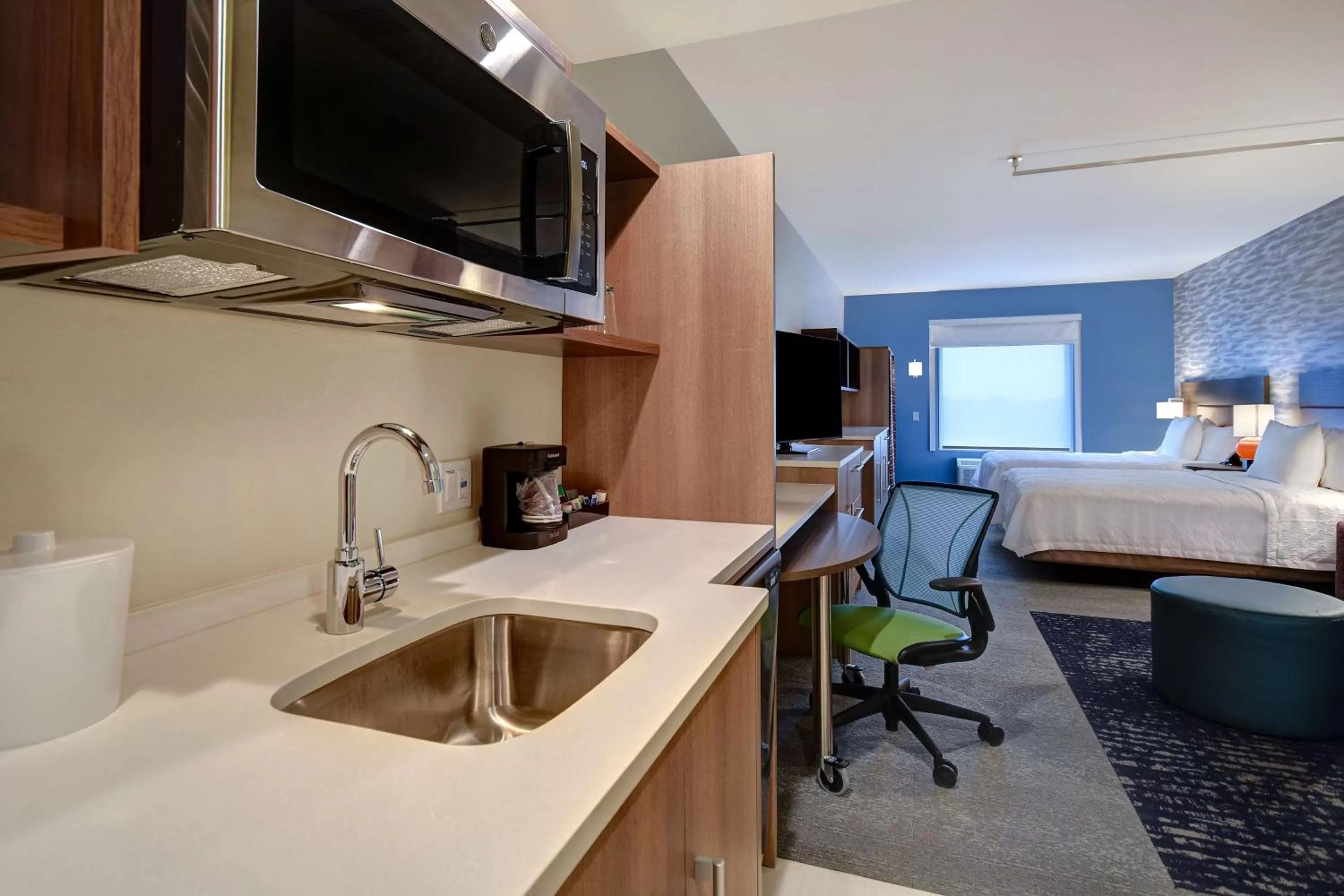 Kitchen or kitchenette, Bed in Home2 Suites by Hilton Troy