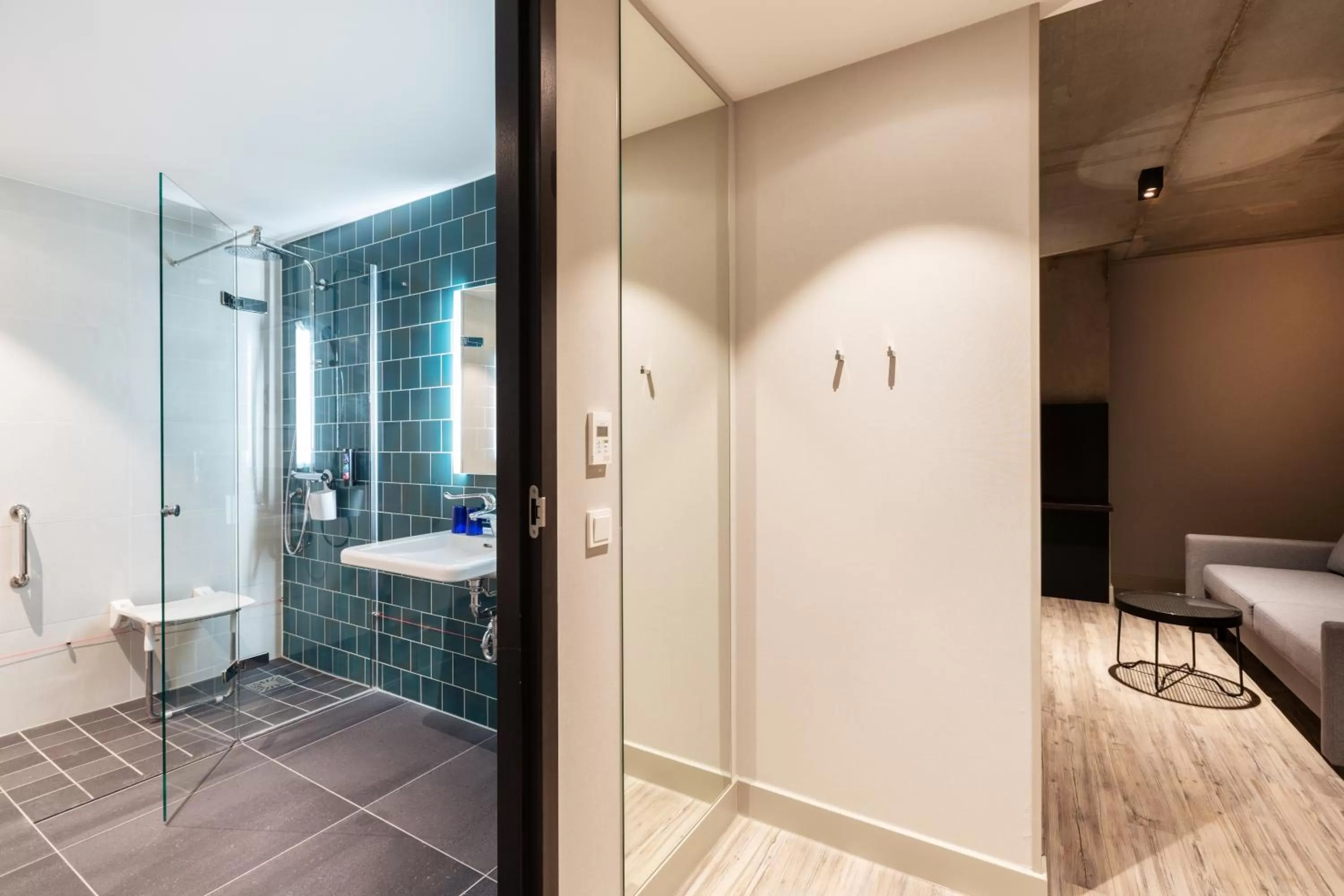 Shower in Holiday Inn - the niu, Fender Amsterdam