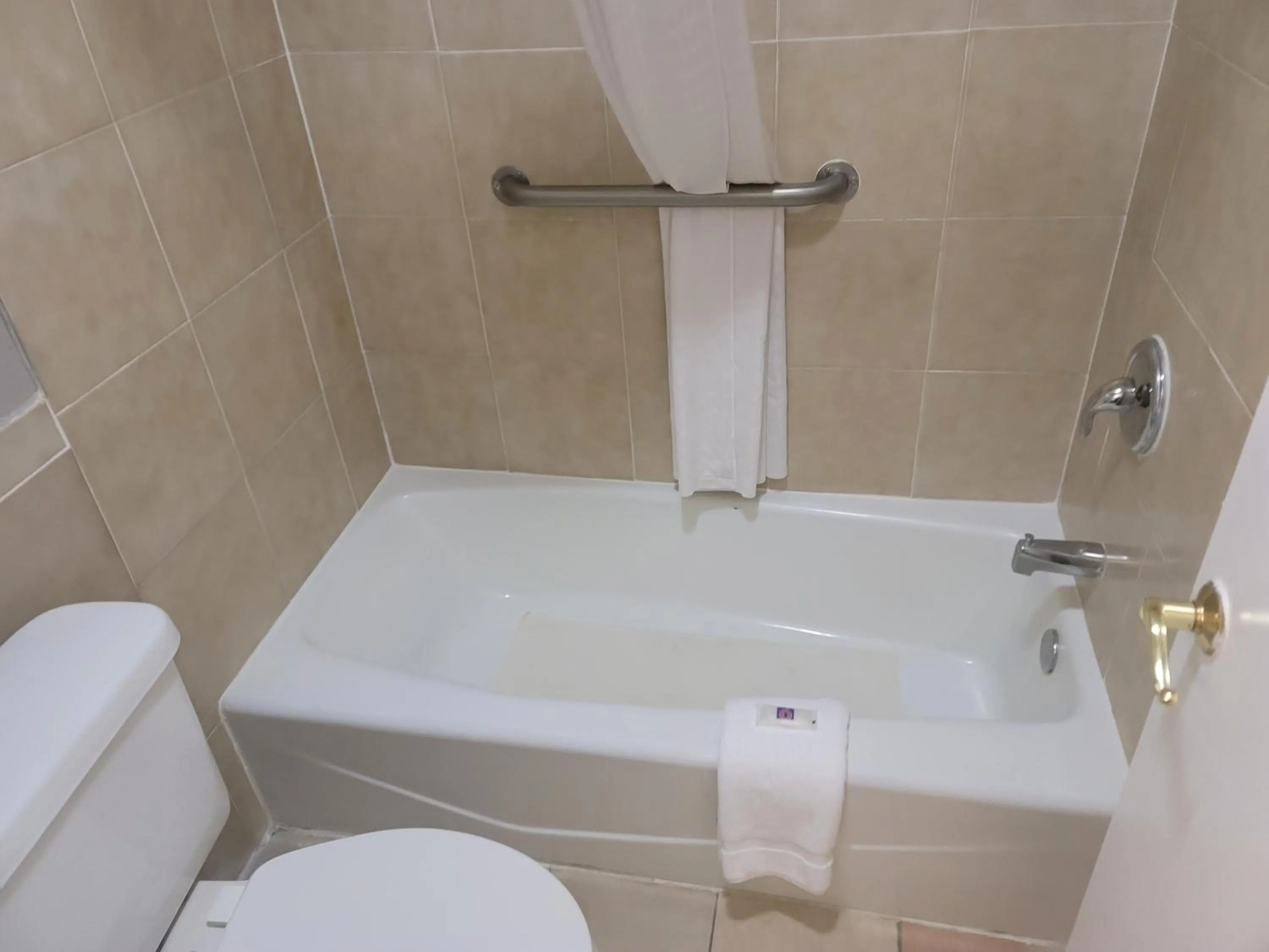 Shower in Studio 6 Suites Hinesville, GA