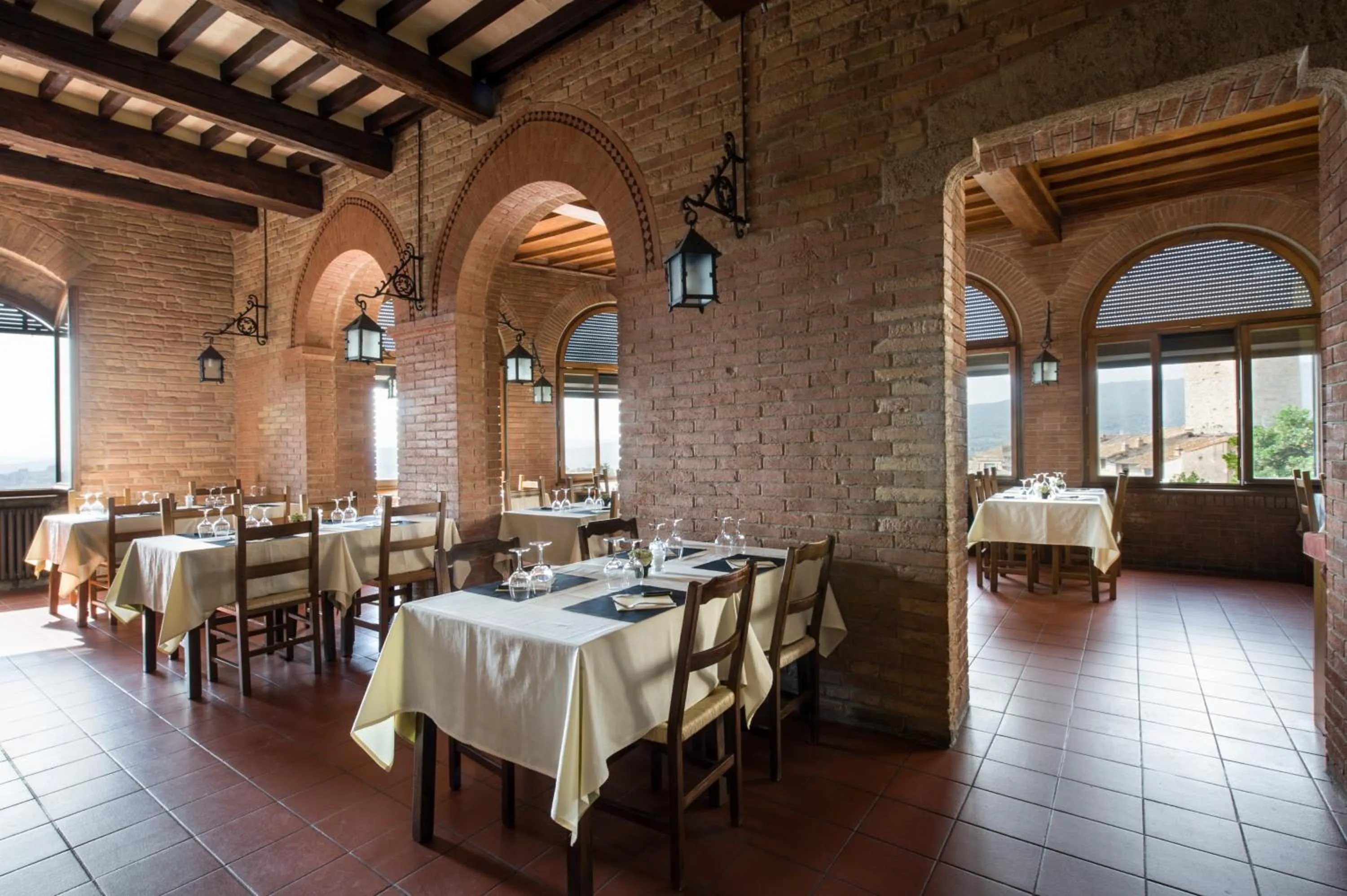 Restaurant/places to eat in Hotel La Cisterna