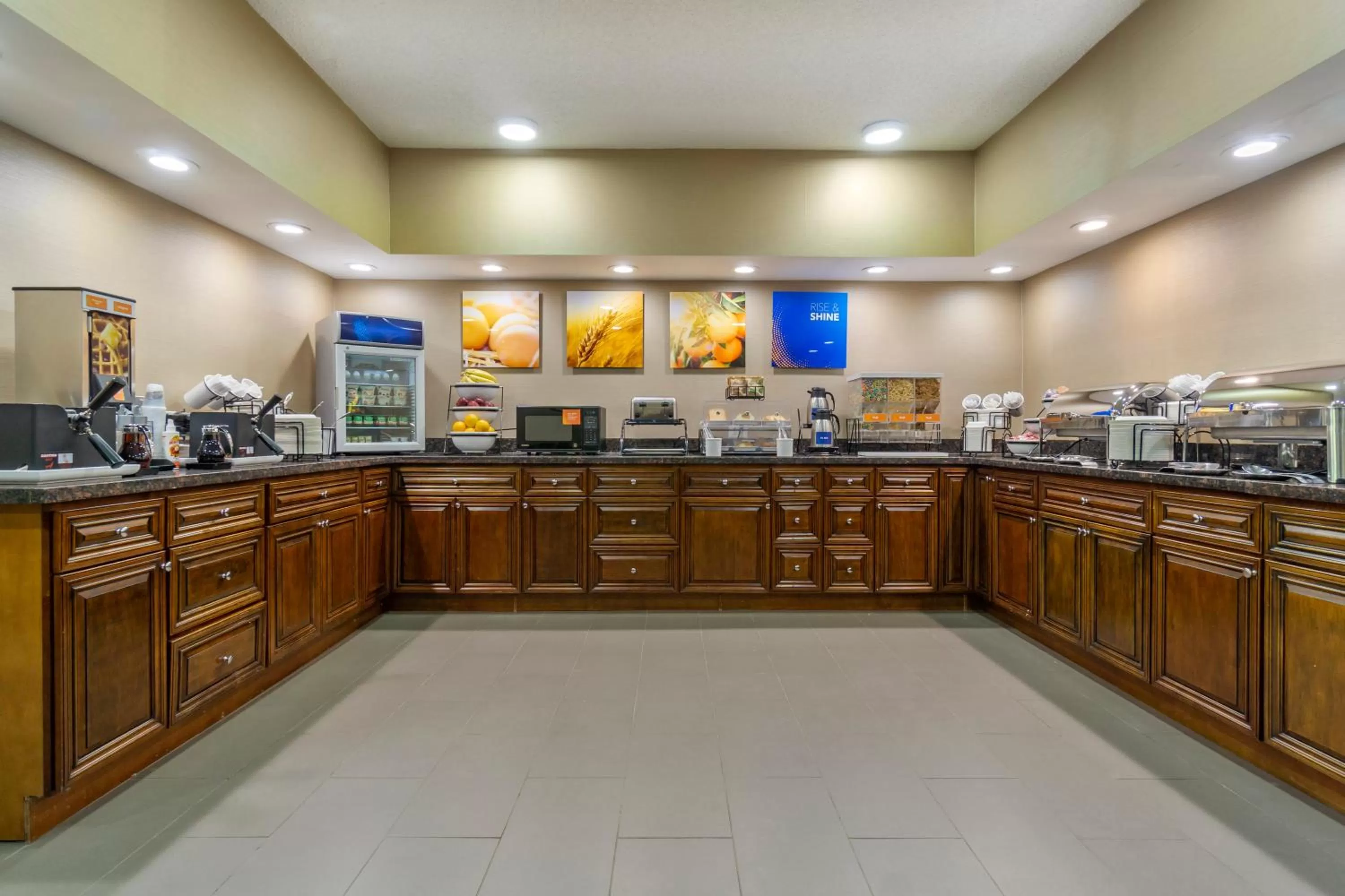 Breakfast in Comfort Inn & Suites Bothell - Seattle North