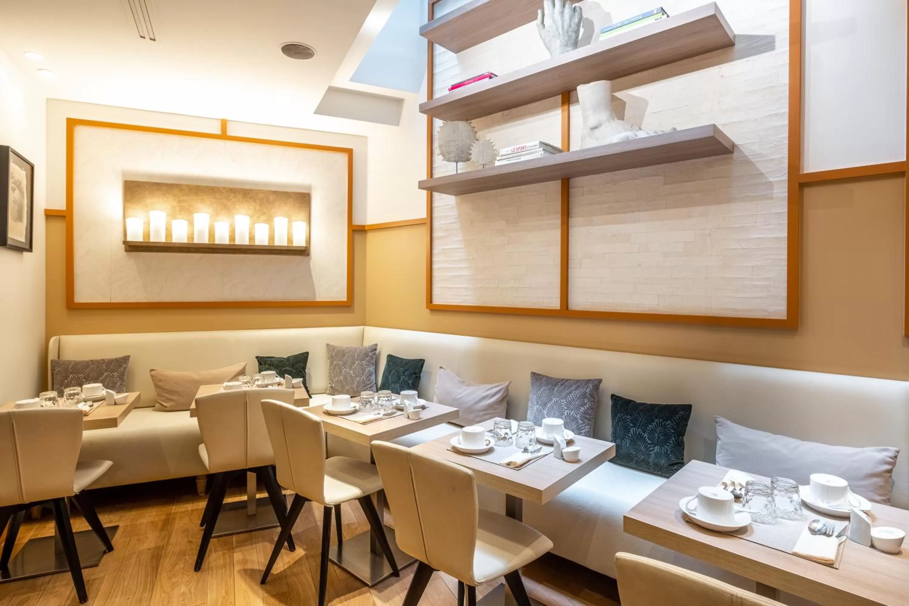 Restaurant/places to eat in Hôtel Le Monna Lisa by Inwood Hotels