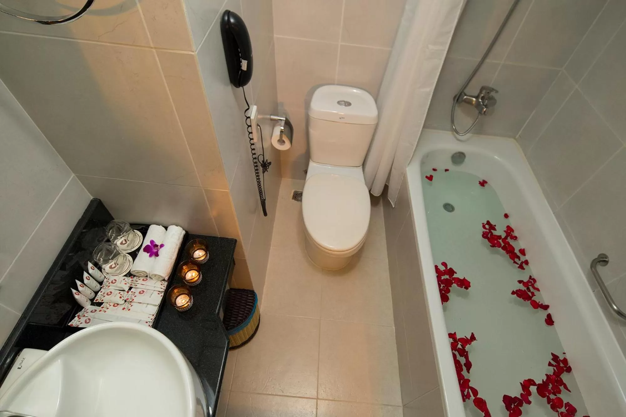 Toilet in Vien Dong Hotel - Near Bui Vien Walking Street