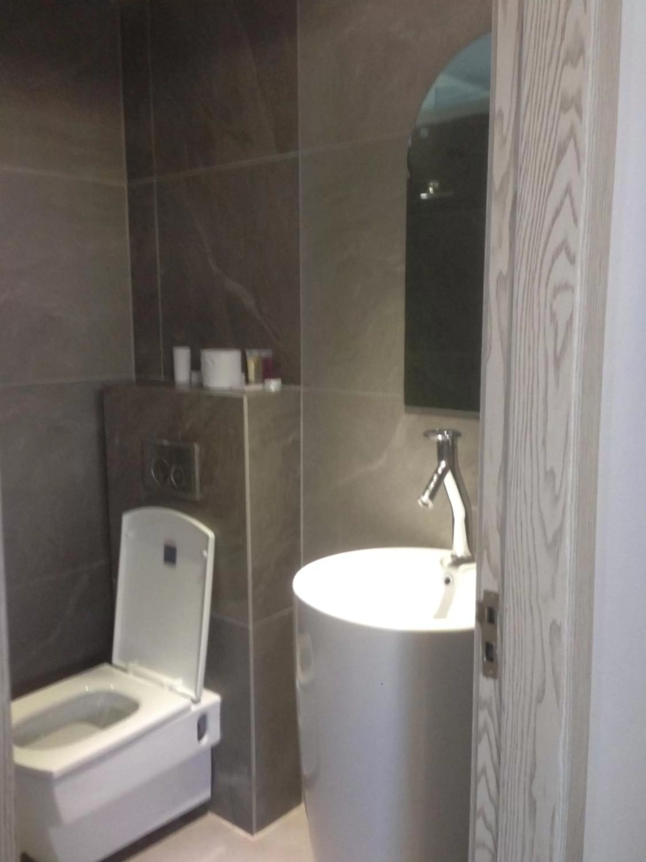 Bathroom in Benny's City Hotel