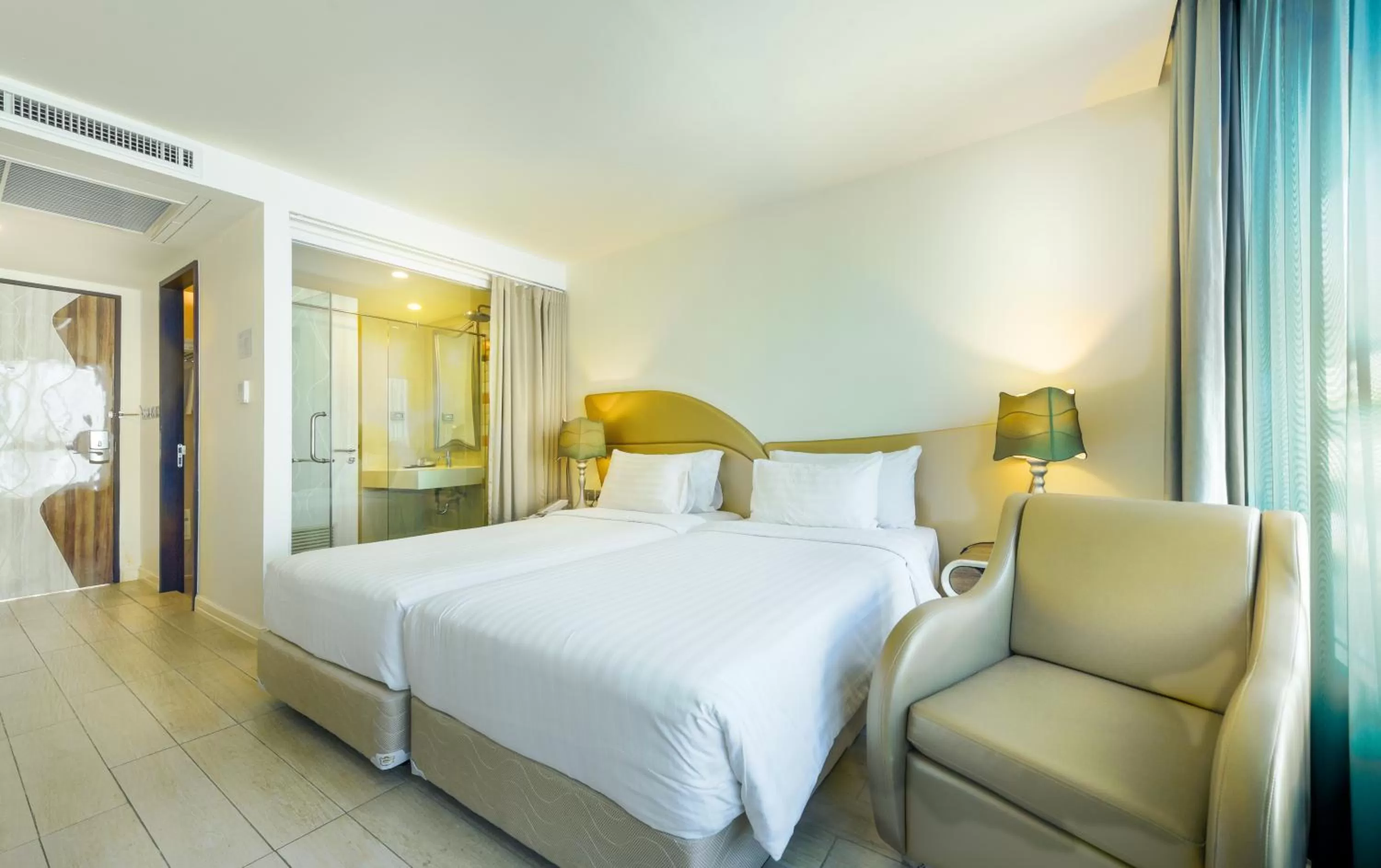 Seating area, Bed in Le Tada Parkview Hotel