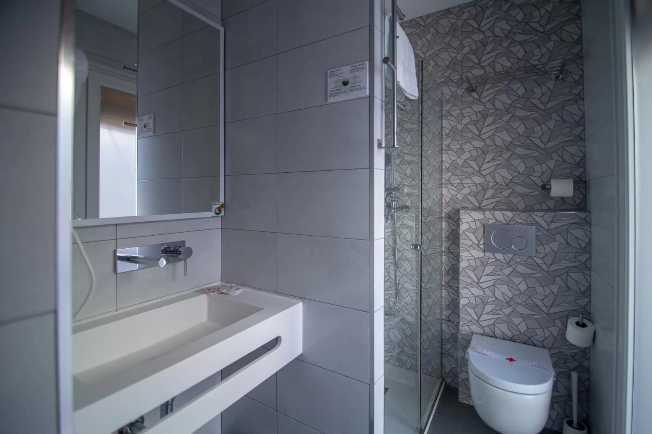 Shower in Hotel La Milagrosa