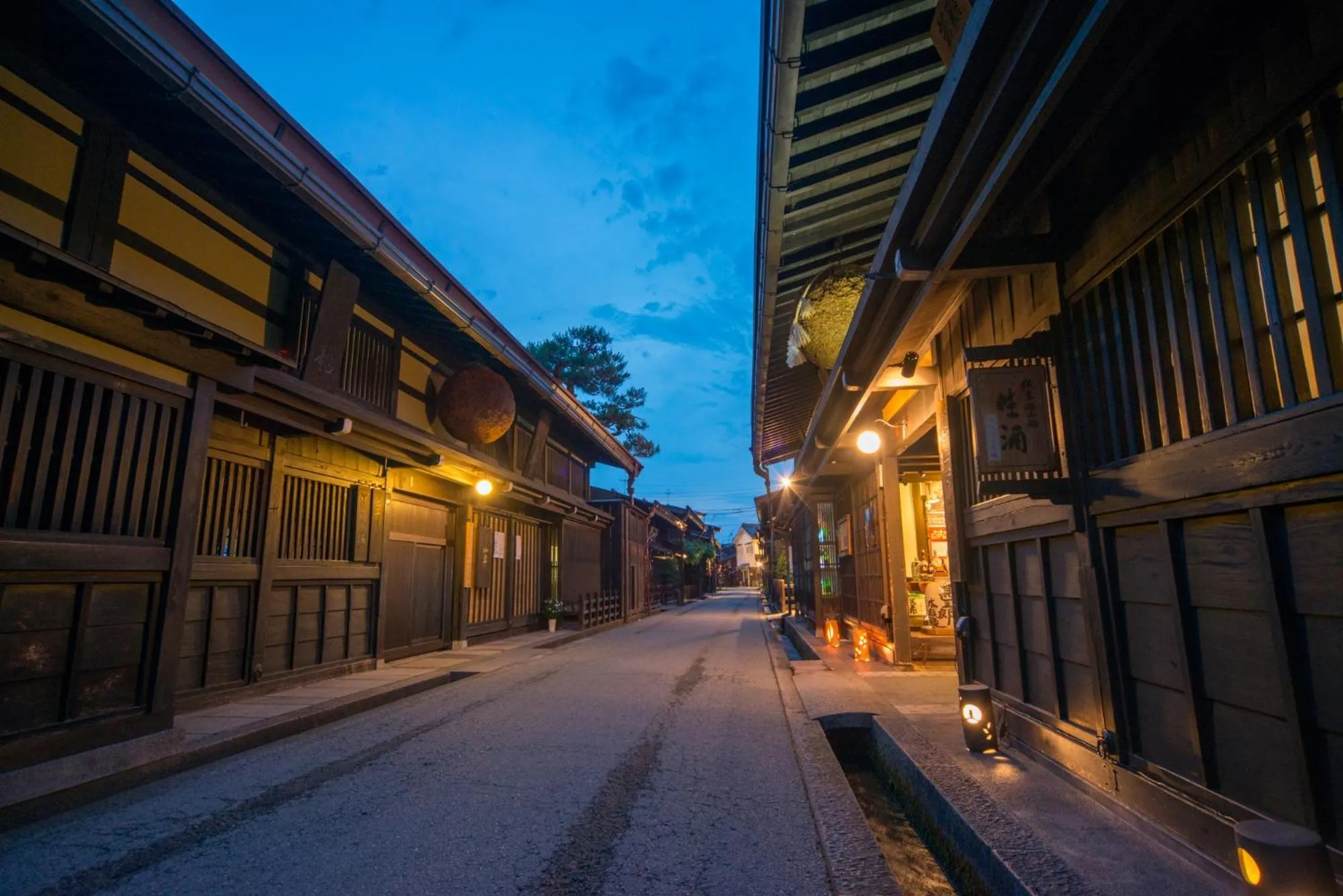 Nearby landmark in Honjin Hiranoya Annex