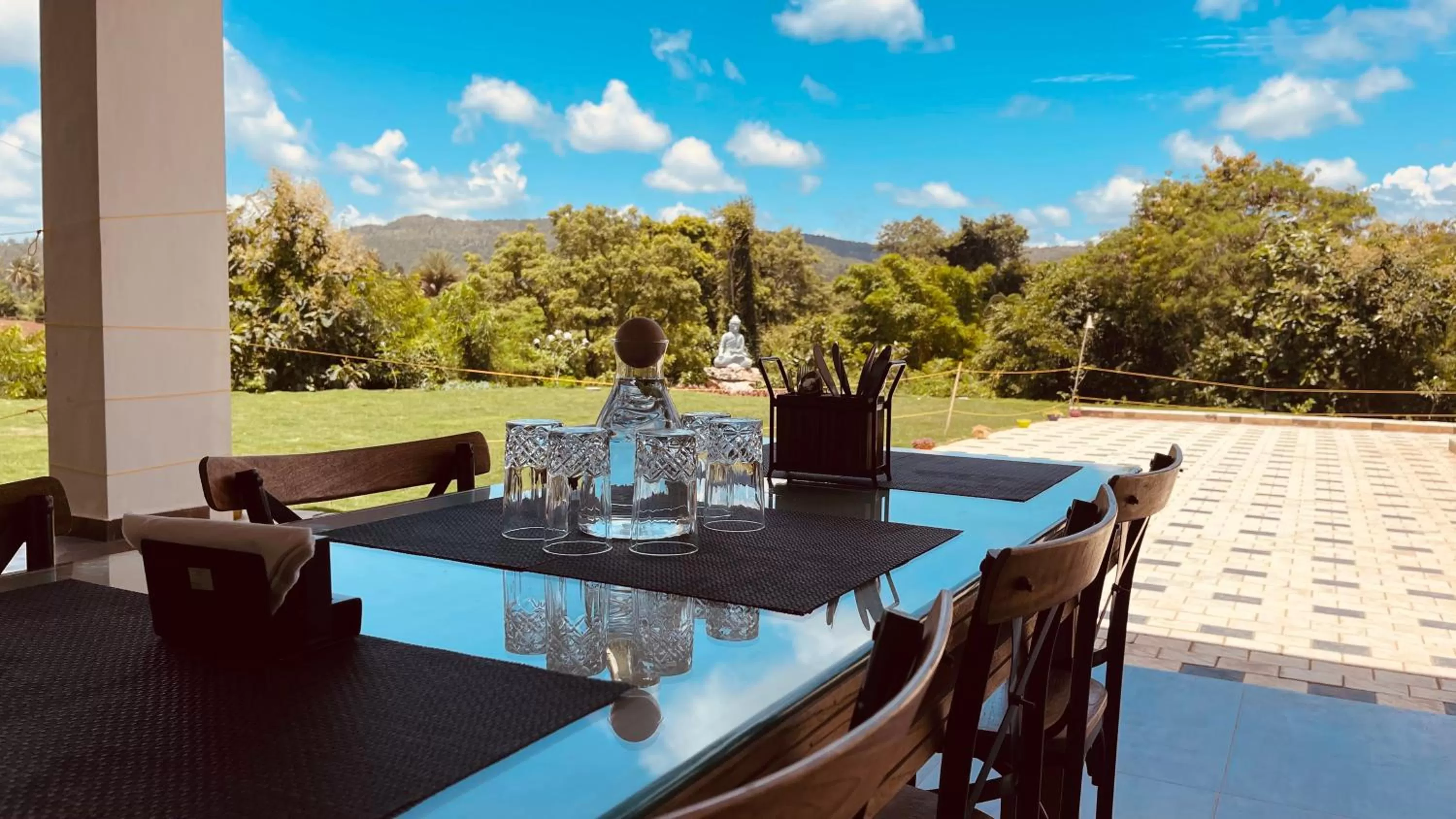 Restaurant/places to eat in Commune18 Resort Chikmagalur