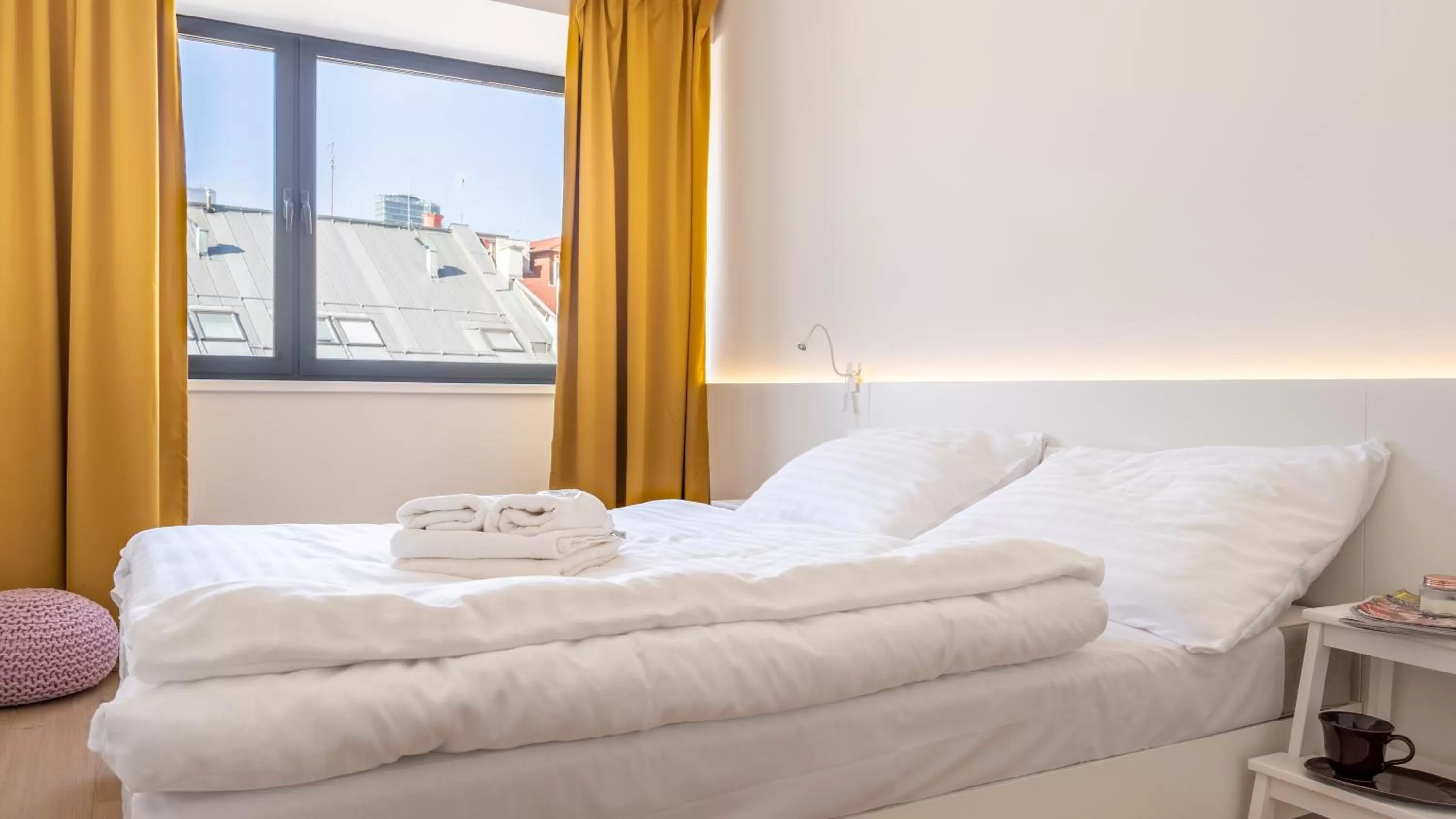 Bedroom, Bed in Smart & Green Living by Ambiente