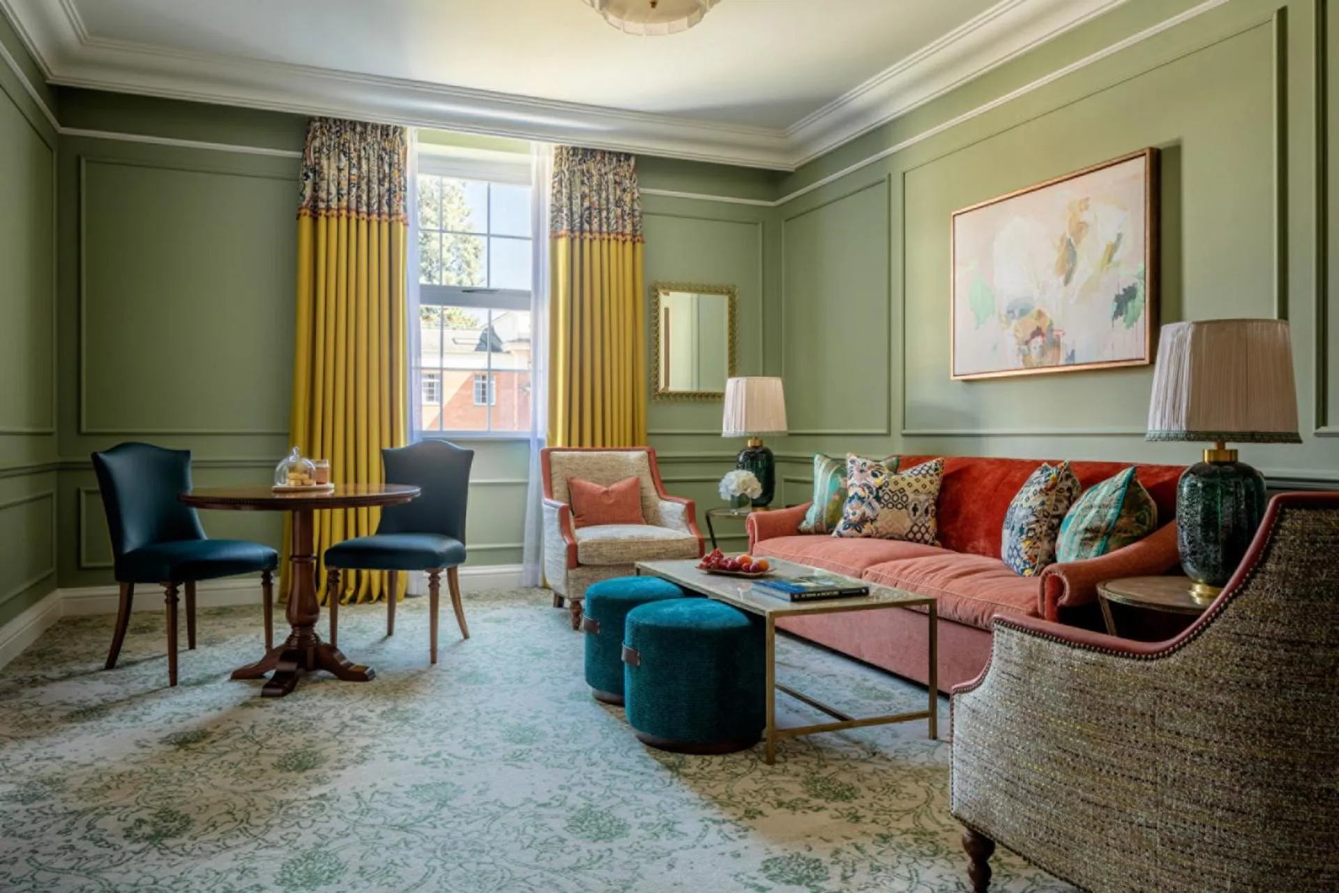 Living room in Four Seasons Hotel Hampshire