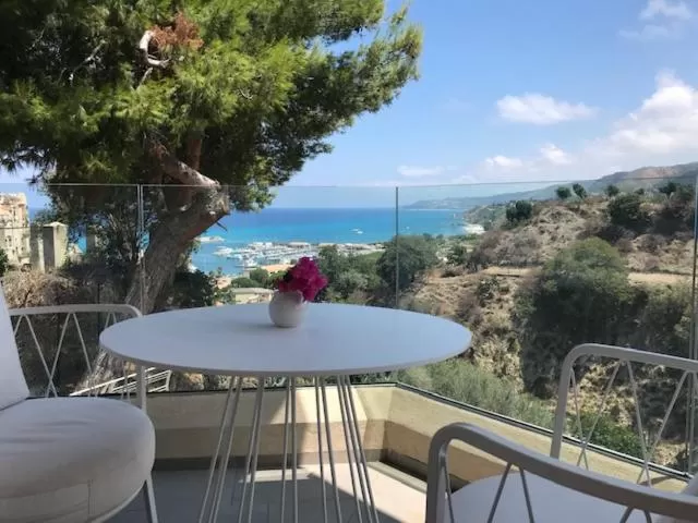 Patio in S'O Suites Tropea