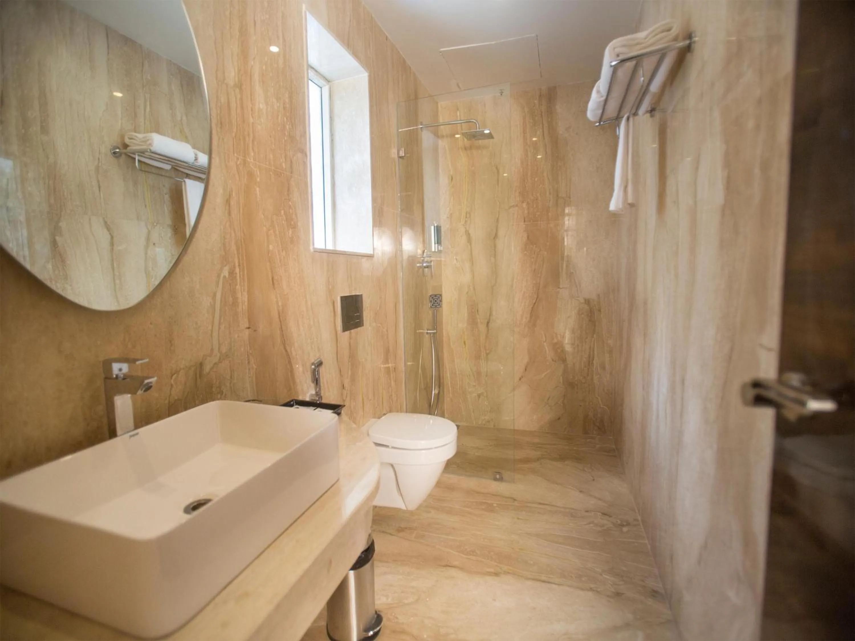 Shower in ST Parklane Airport Hotel Chennai