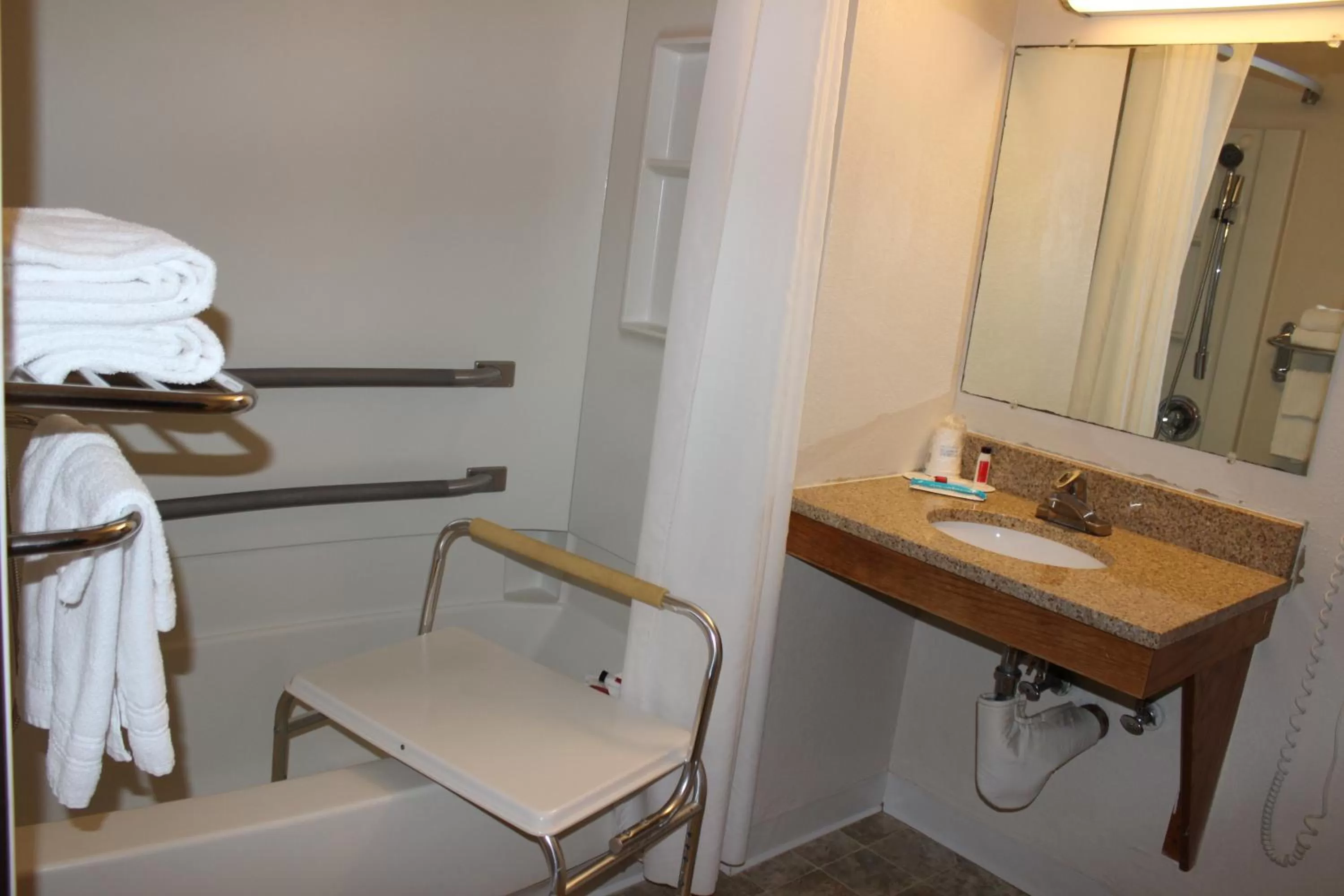 Super 8 by Wyndham East Stroudsburg - Poconos