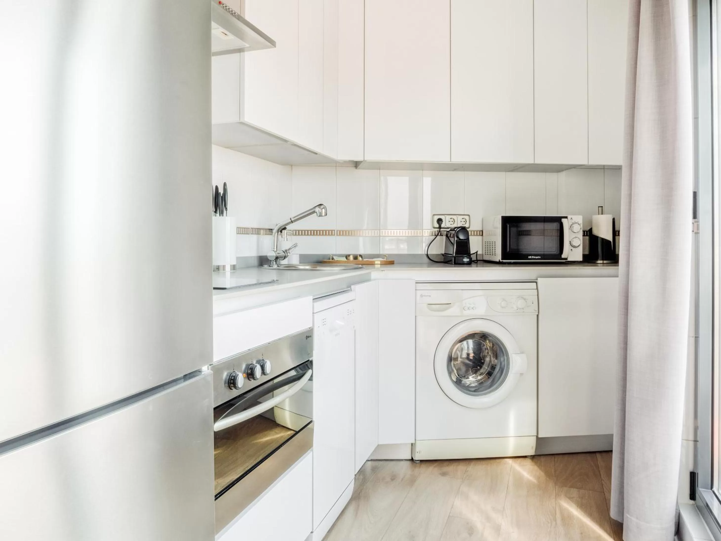 Kitchen or kitchenette in Limehome Madrid Calle de Don Ramón de la Cruz