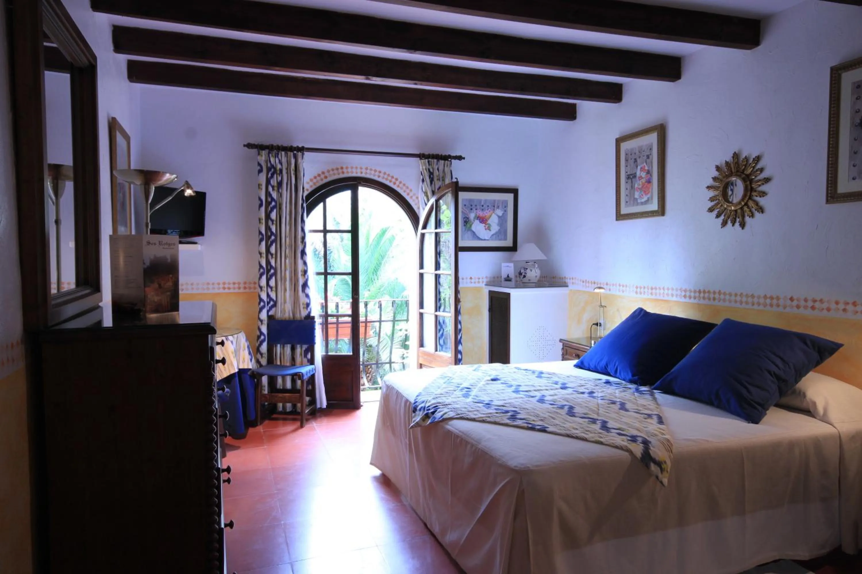 Photo of the whole room, Bed in Petit Hotel Ses Rotges - Only Adults