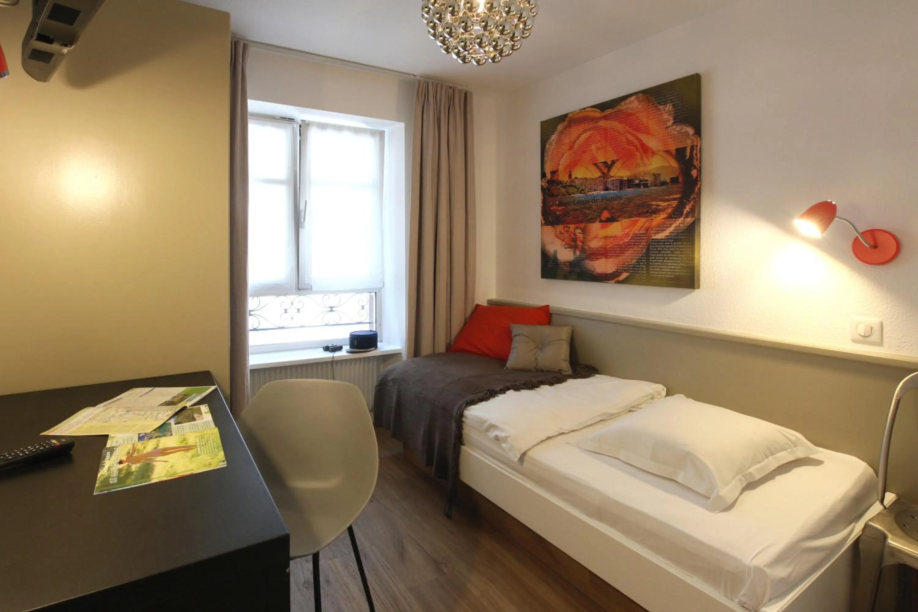 Photo of the whole room, Bed in Hotel Roses